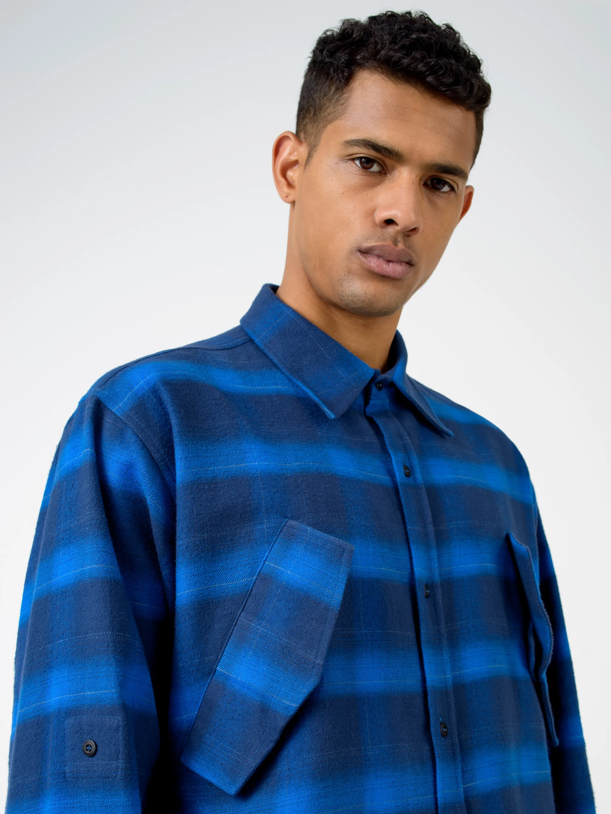 Blue/black cotton logo-print check-pattern shirt from Marcelo Burlon County of Milan featuring check pattern, logo print to the rear, classic collar, front button fastening, long sleeves, two chest flap pockets, buttoned cuffs and straight hem.