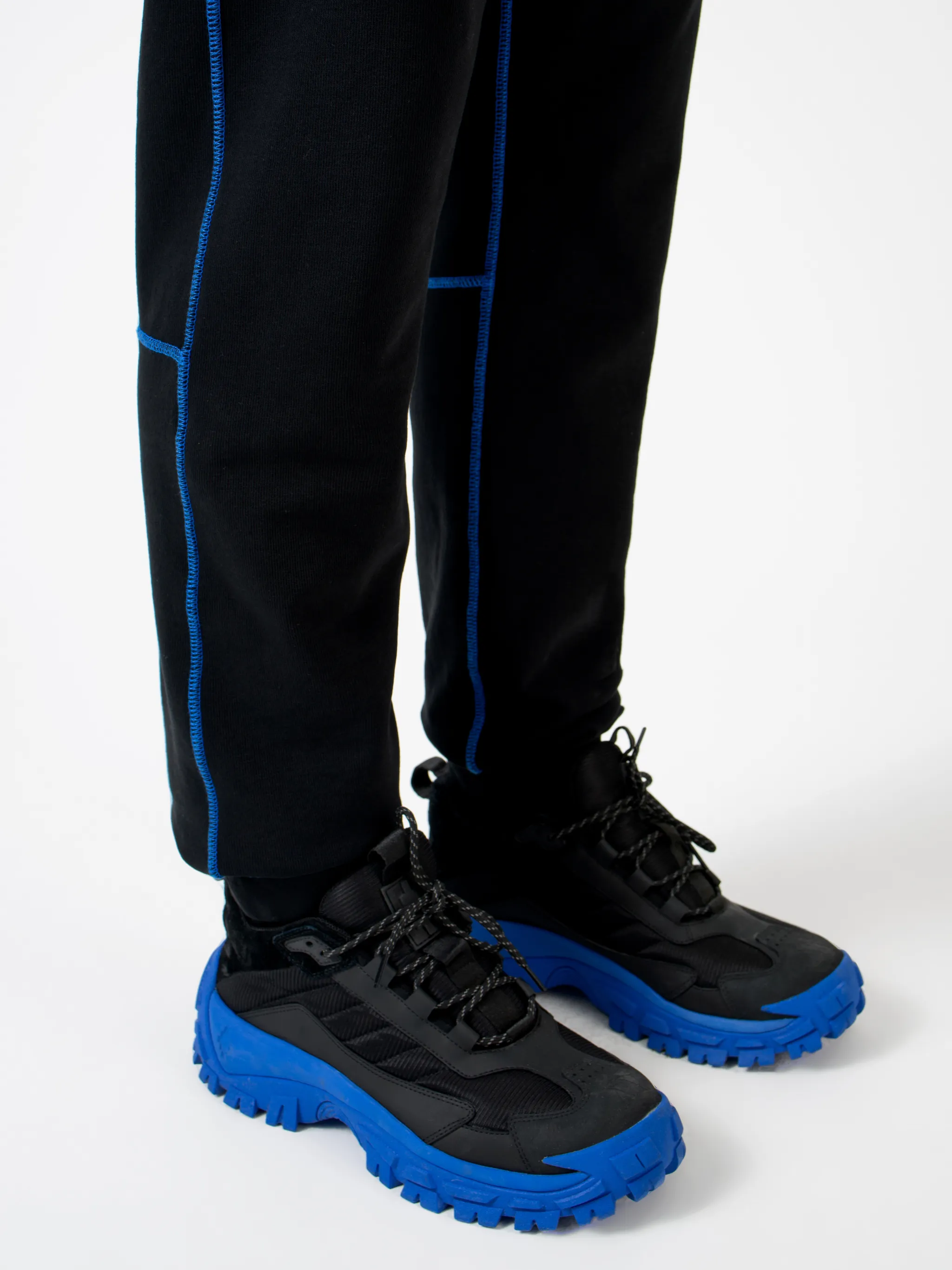 Black cotton Cross contrasting-trim track pants from Marcelo Burlon County of Milan featuring embroidered logo to the front, embroidered logo to the rear, contrasting trim, elasticated ankles, elasticated waistband, tapered design, two side slit pockets and rear welt pocket.