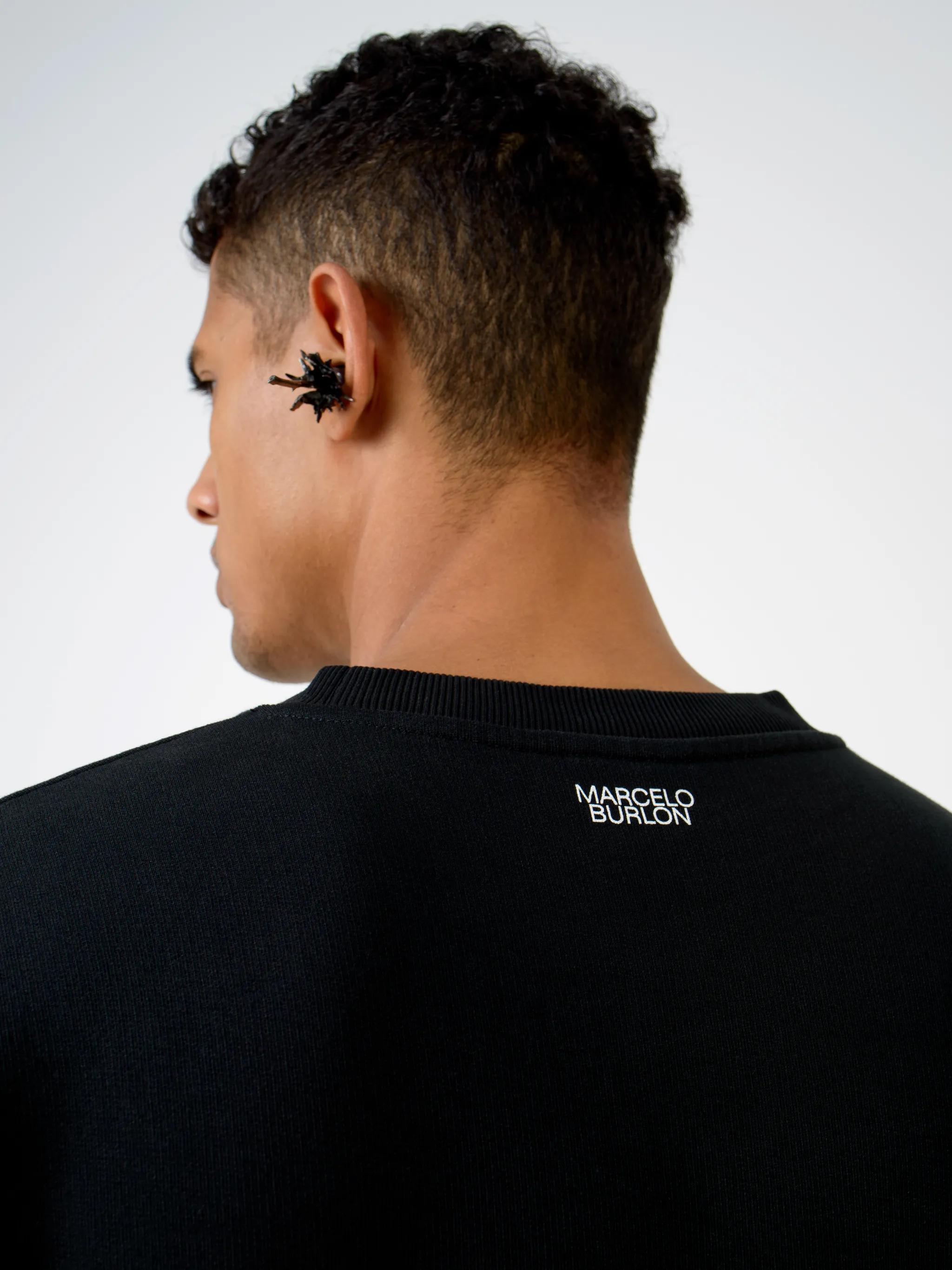 Black cotton Cross crew-neck sweatshirt from Marcelo Burlon County of Milan featuring embroidered logo at the chest, logo print to the rear, crew neck, long sleeves and straight hem.