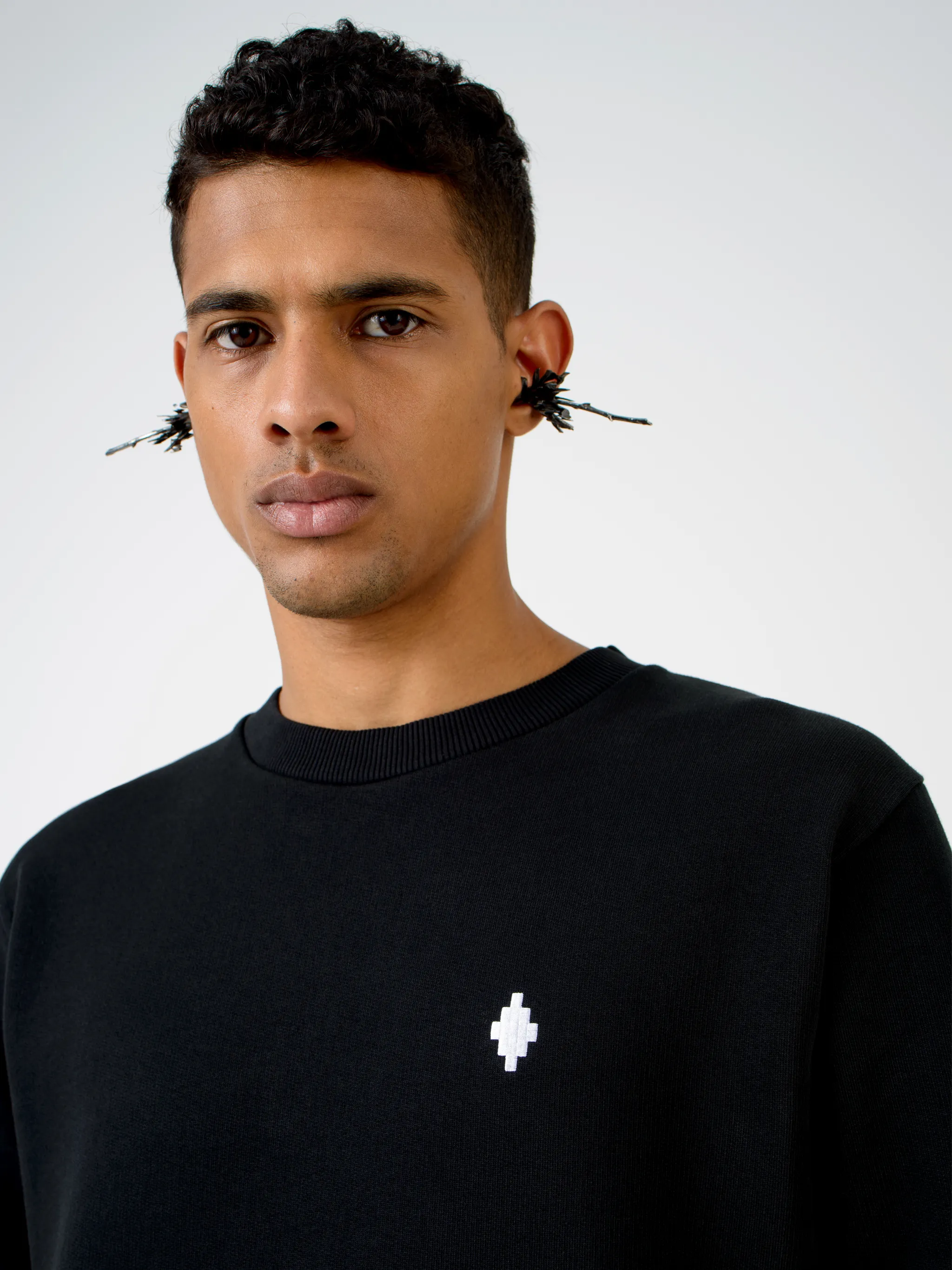 Black cotton Cross crew-neck sweatshirt from Marcelo Burlon County of Milan featuring embroidered logo at the chest, logo print to the rear, crew neck, long sleeves and straight hem.