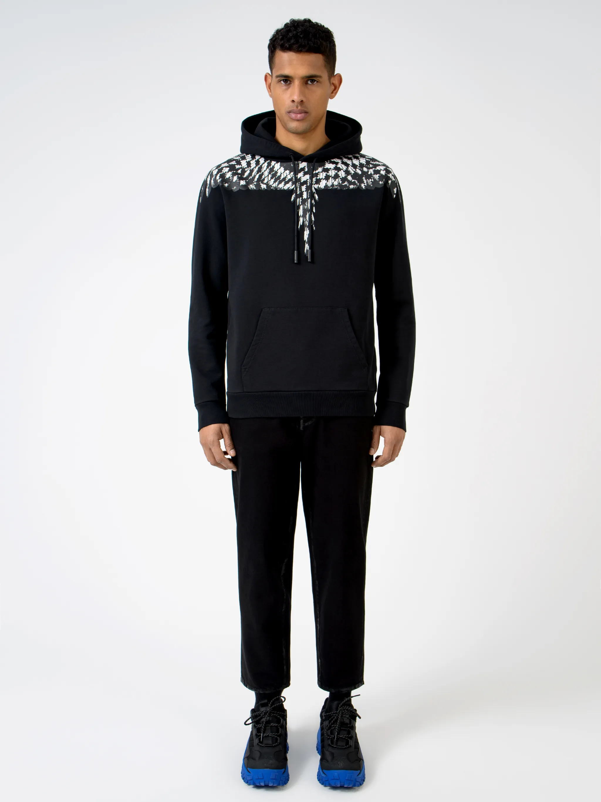 Black/white cotton wing print hoodie from Marcelo Burlon County of Milan featuring classic hood, feather print and long sleeves.