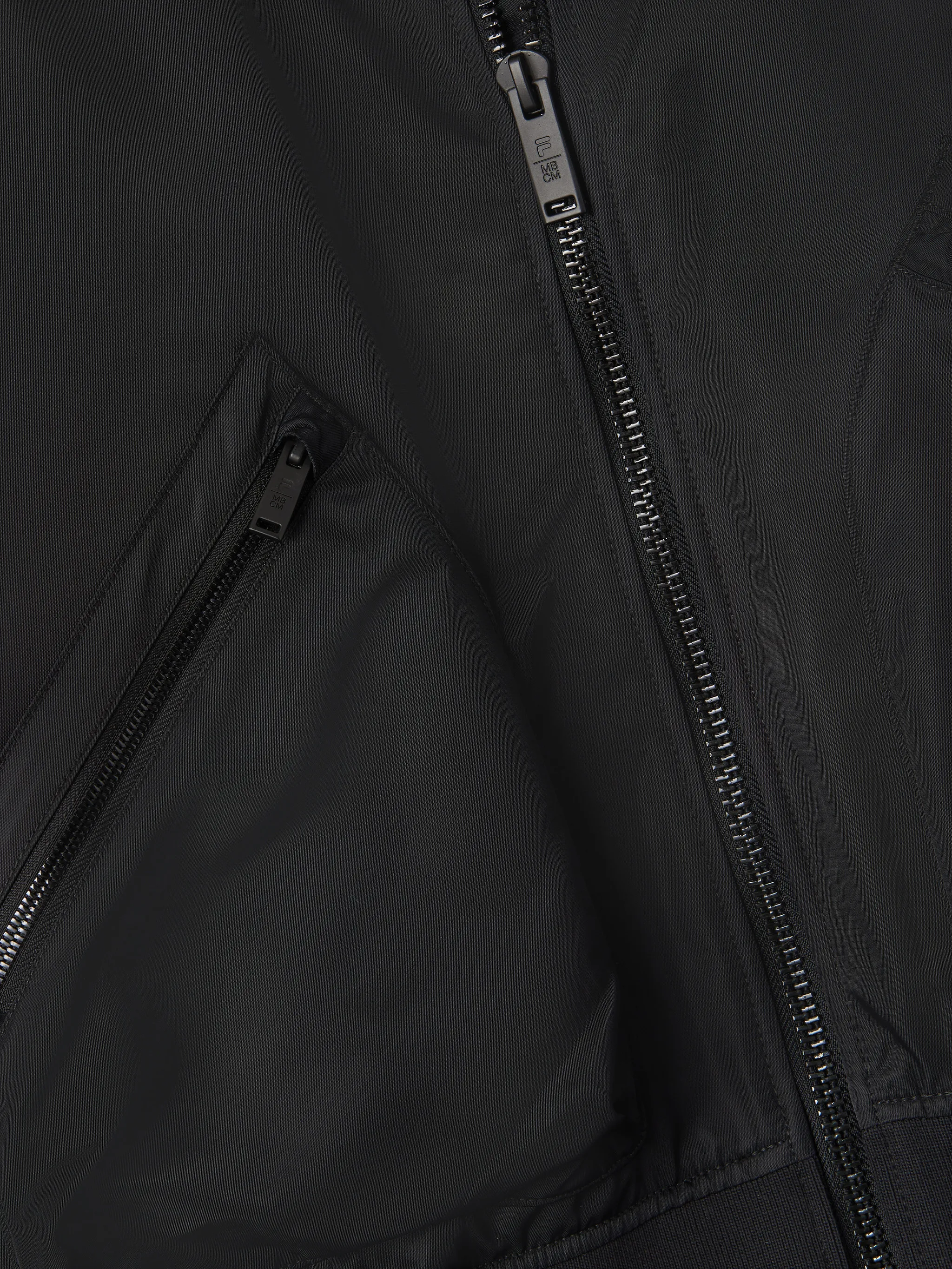 Black/blue x FILA Wings embroidered bomber jacket from Marcelo Burlon County of Milan featuring embroidered motif, logo patch at the chest, baseball collar, long sleeves, ribbed cuffs, front zip fastening, front zip fastening pockets, sleeve zip pocket and ribbed hem.