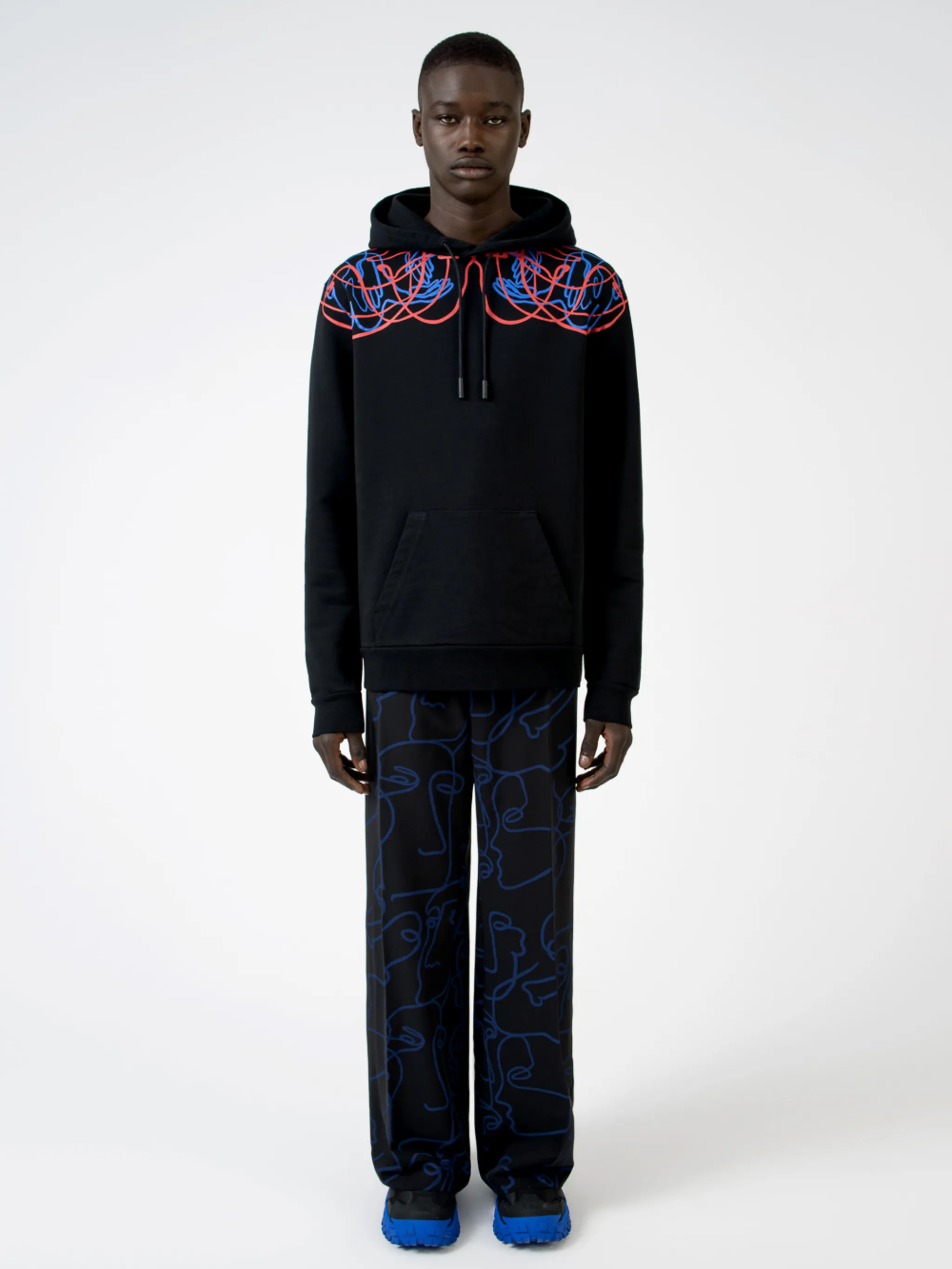 Black cotton Handsface cotton hoodie from Marcelo Burlon County of Milan featuring graphic print, drawstring hood, long sleeves, front pouch pocket and straight hem.