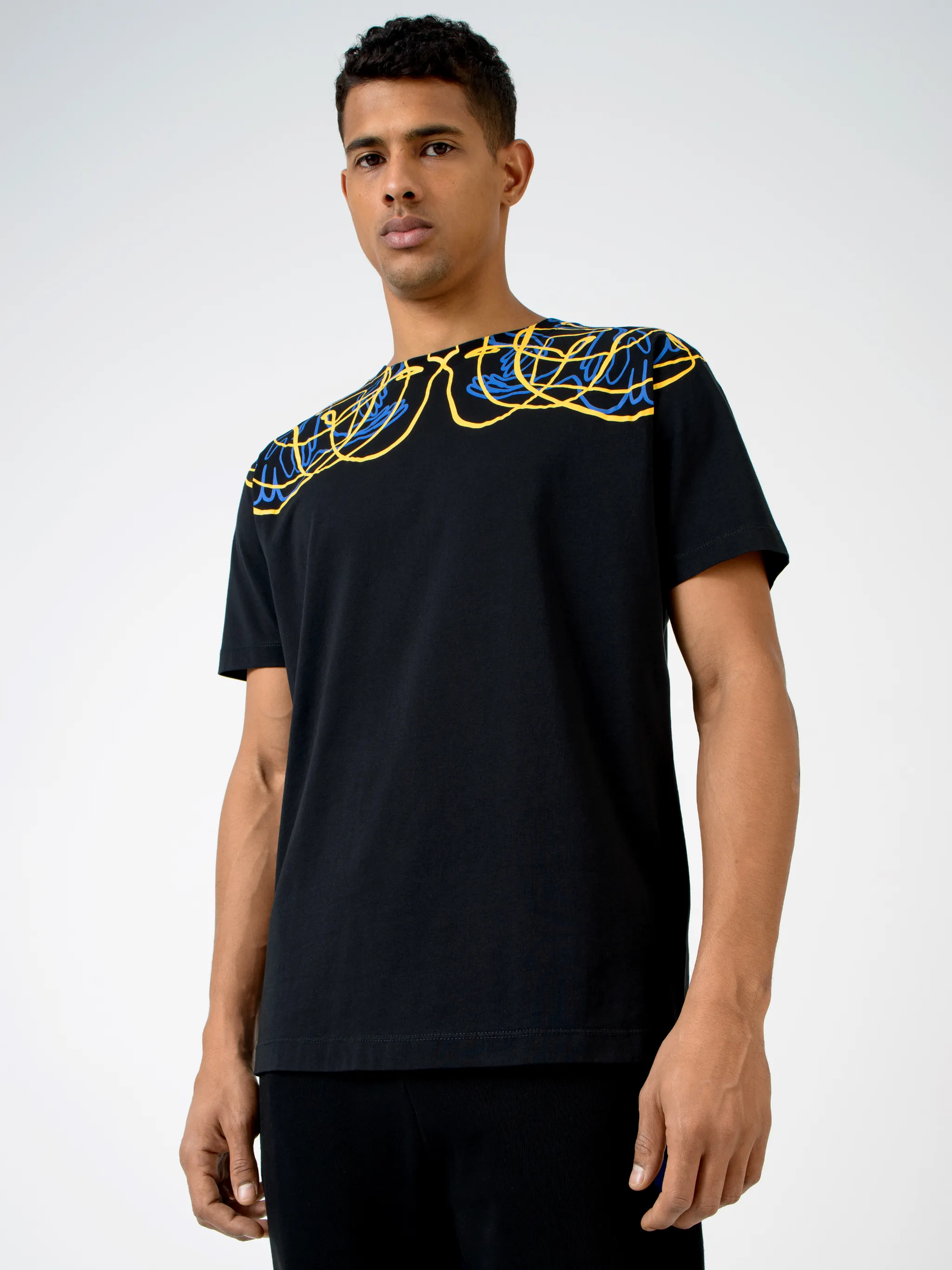 Black cotton printed T-shirt from MARCELO BURLON COUNTY OF MILAN featuring round neck, short sleeves, straight hem and abstract pattern print.