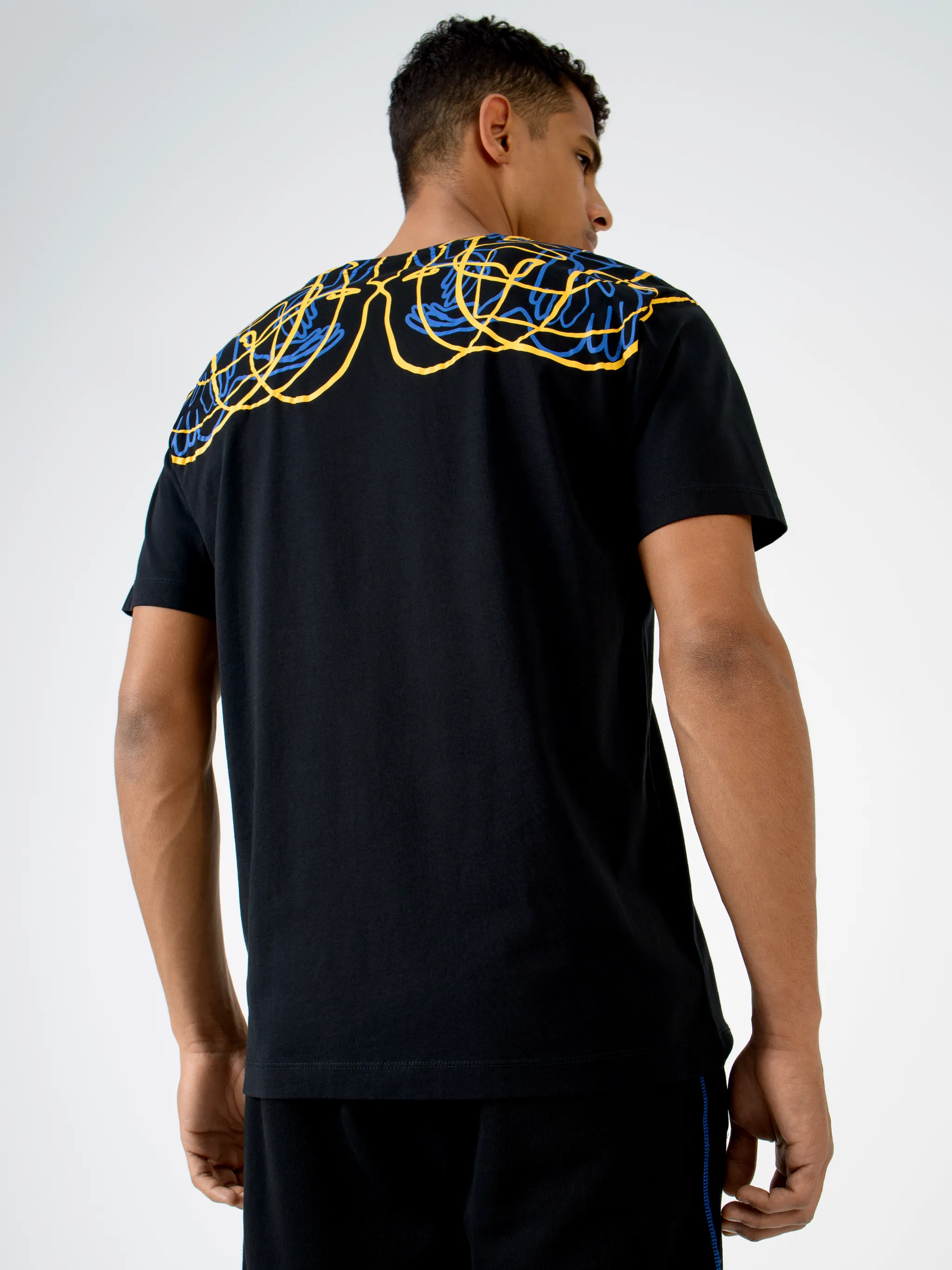 Black cotton printed T-shirt from MARCELO BURLON COUNTY OF MILAN featuring round neck, short sleeves, straight hem and abstract pattern print.