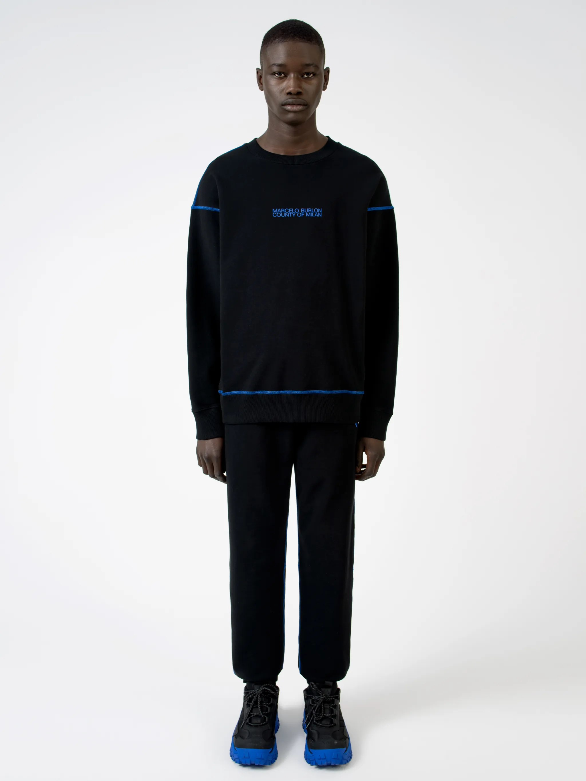 Black cotton Mad Face crew-neck sweatshirt from Marcelo Burlon County of Milan featuring logo print at the chest, graphic print to the rear, contrasting trim, crew neck, long sleeves and straight hem.