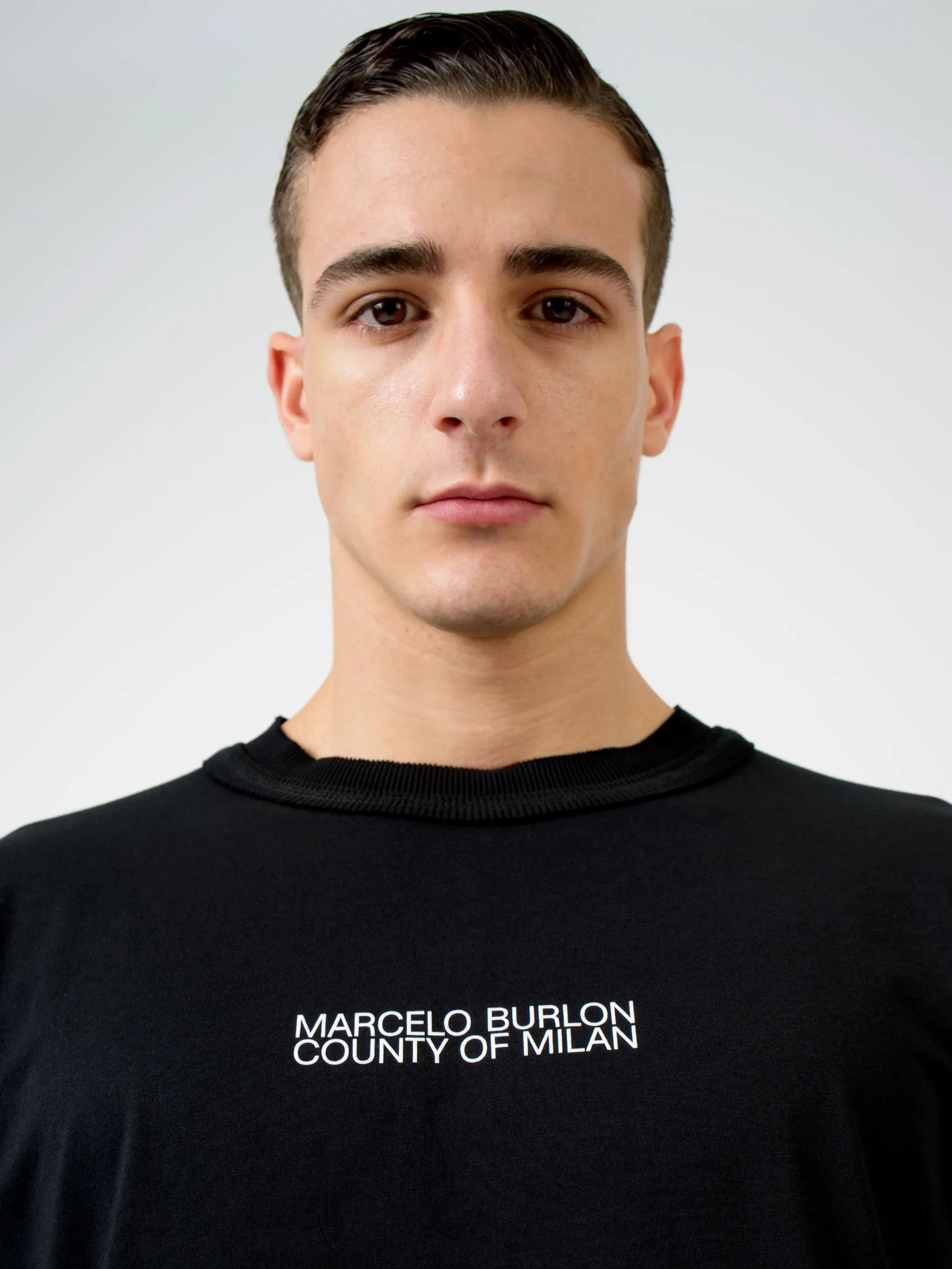 Black cotton Faces crew-neck T-shirt from Marcelo Burlon County of Milan featuring logo print to the front, graphic print to the rear, crew neck, short sleeves and straight hem.