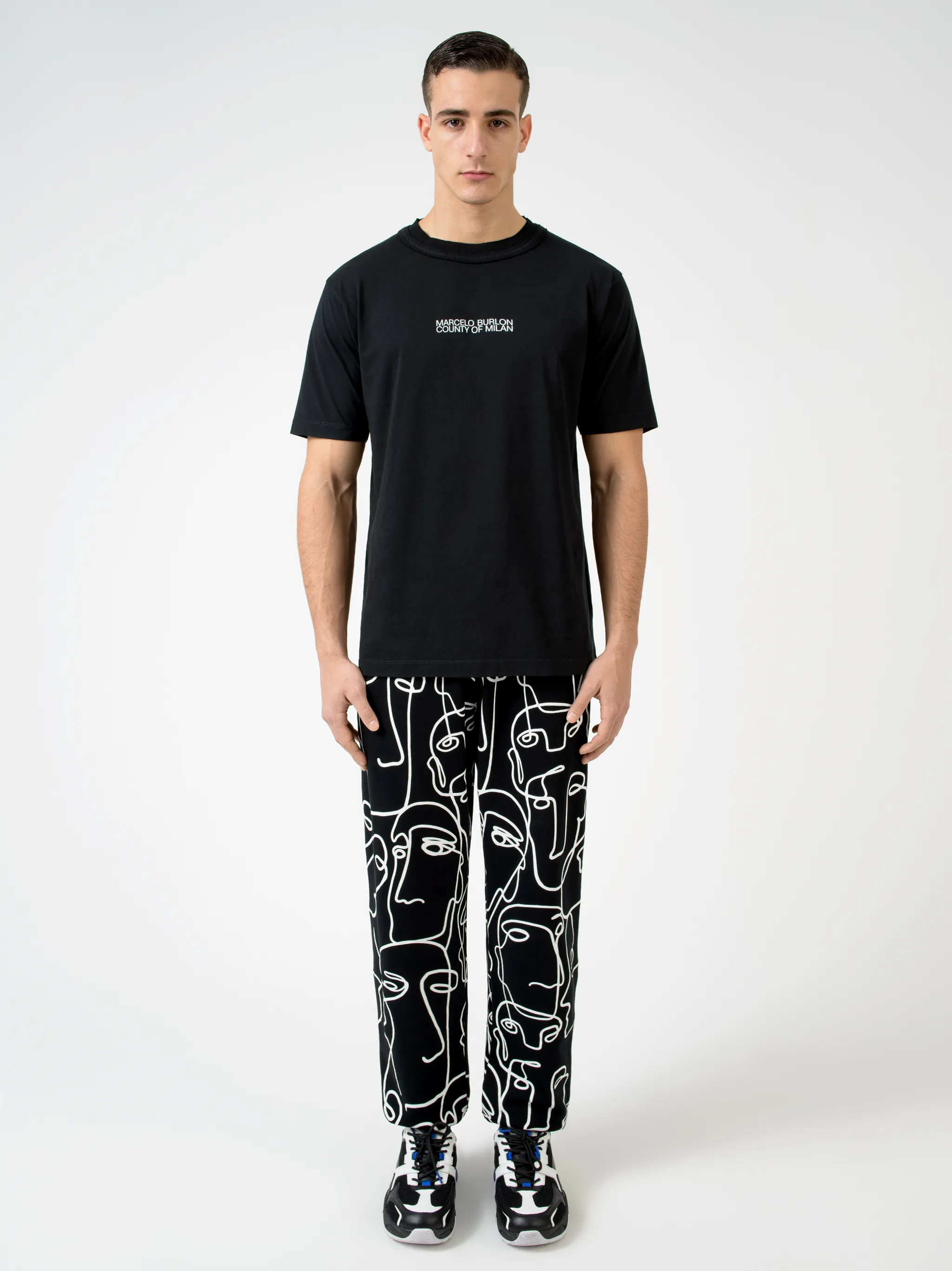 Black cotton Faces crew-neck T-shirt from Marcelo Burlon County of Milan featuring logo print to the front, graphic print to the rear, crew neck, short sleeves and straight hem.