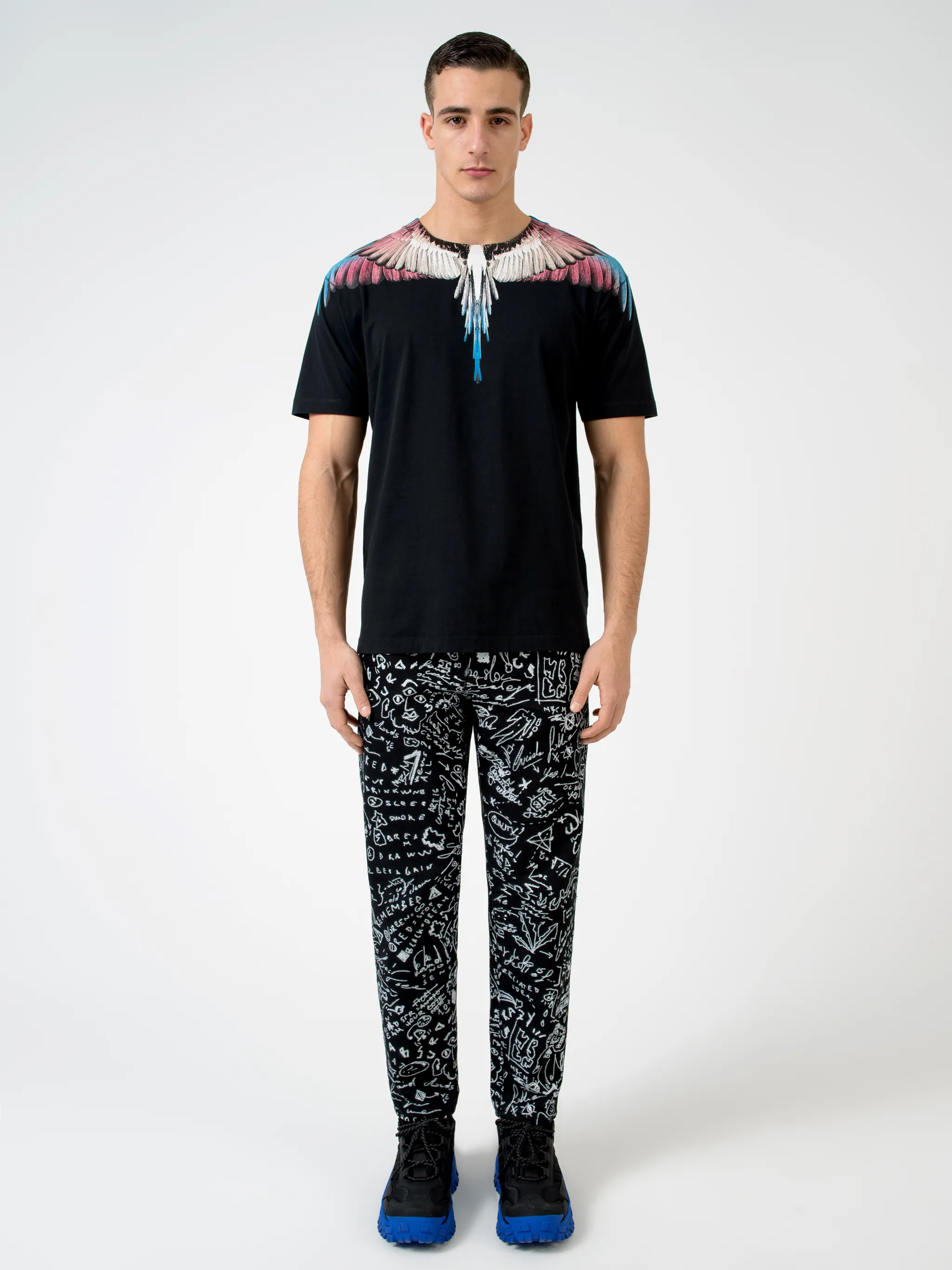 Black cotton Wings-print T-shirt from Marcelo Burlon County of Milan featuring round neck and short sleeves.