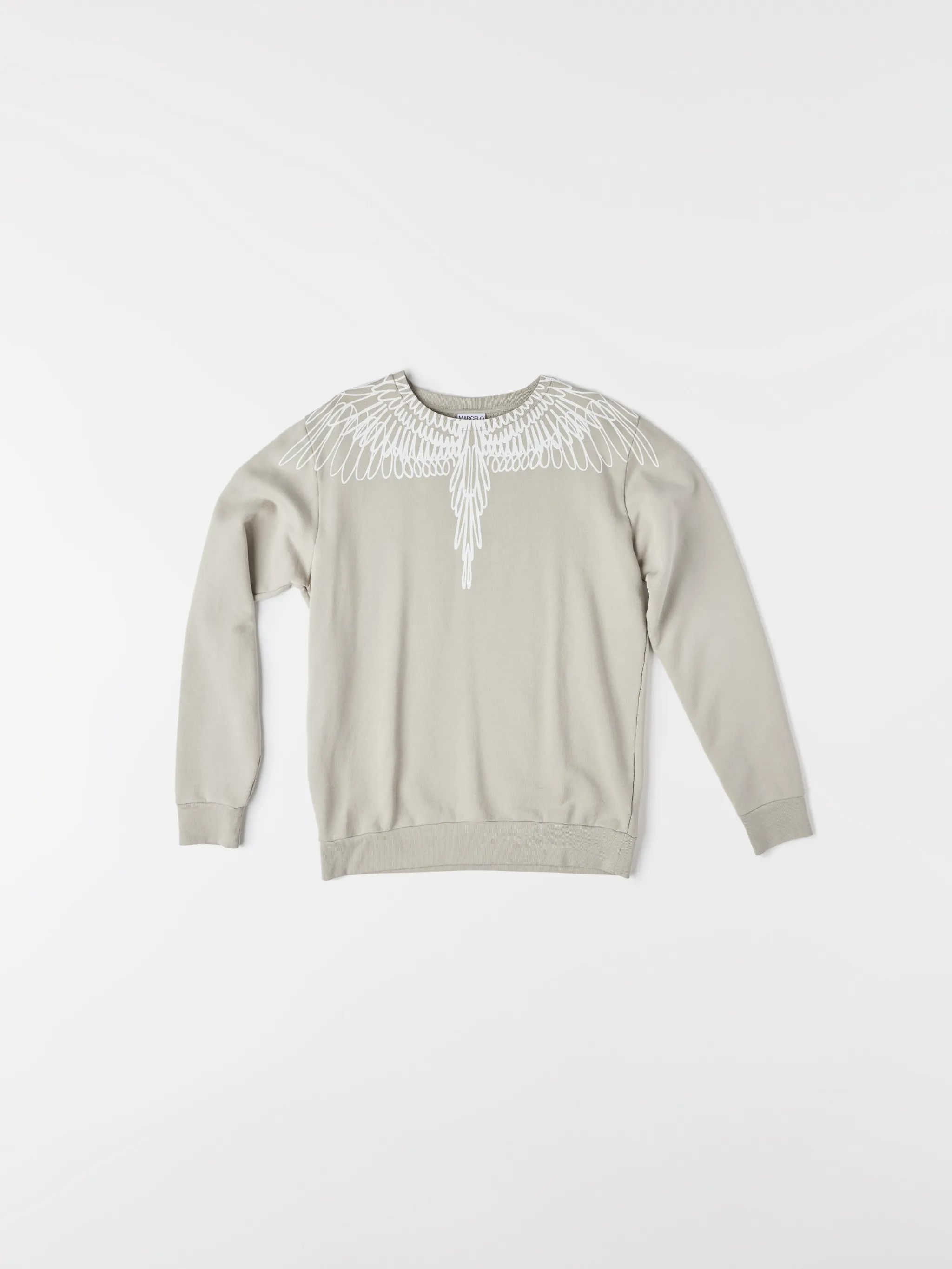 This Wings sweatshirt will not give you the power to fly. It will, although, give you heavenly comfort, which ultimately, is all a boy needs. Marcelo Burlon County of Milan really knows your needs. Featuring a straight hem, ribbed trimming, a crew neck, long sleeves and signature Wings print to the shoulders.