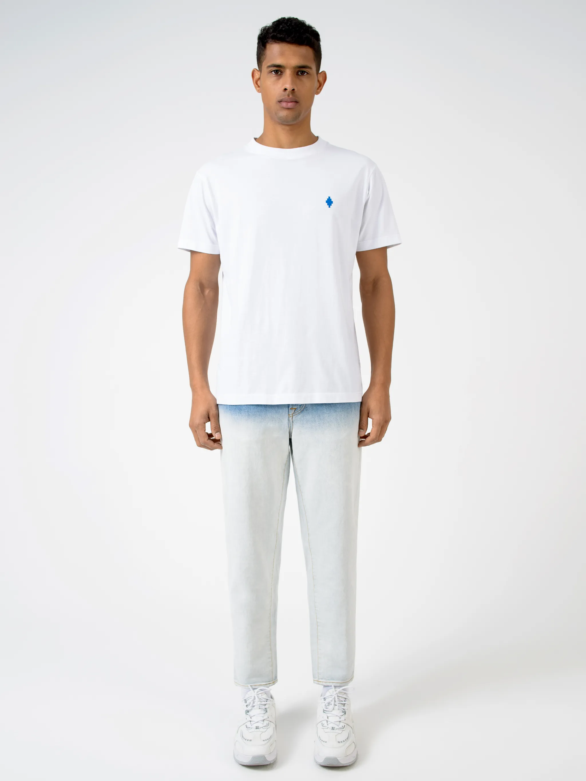 White cotton Psych Clouds crew-neck T-shirt from Marcelo Burlon County of Milan featuring embroidered logo at the chest, graphic print to the rear, crew neck, short sleeves and straight hem.