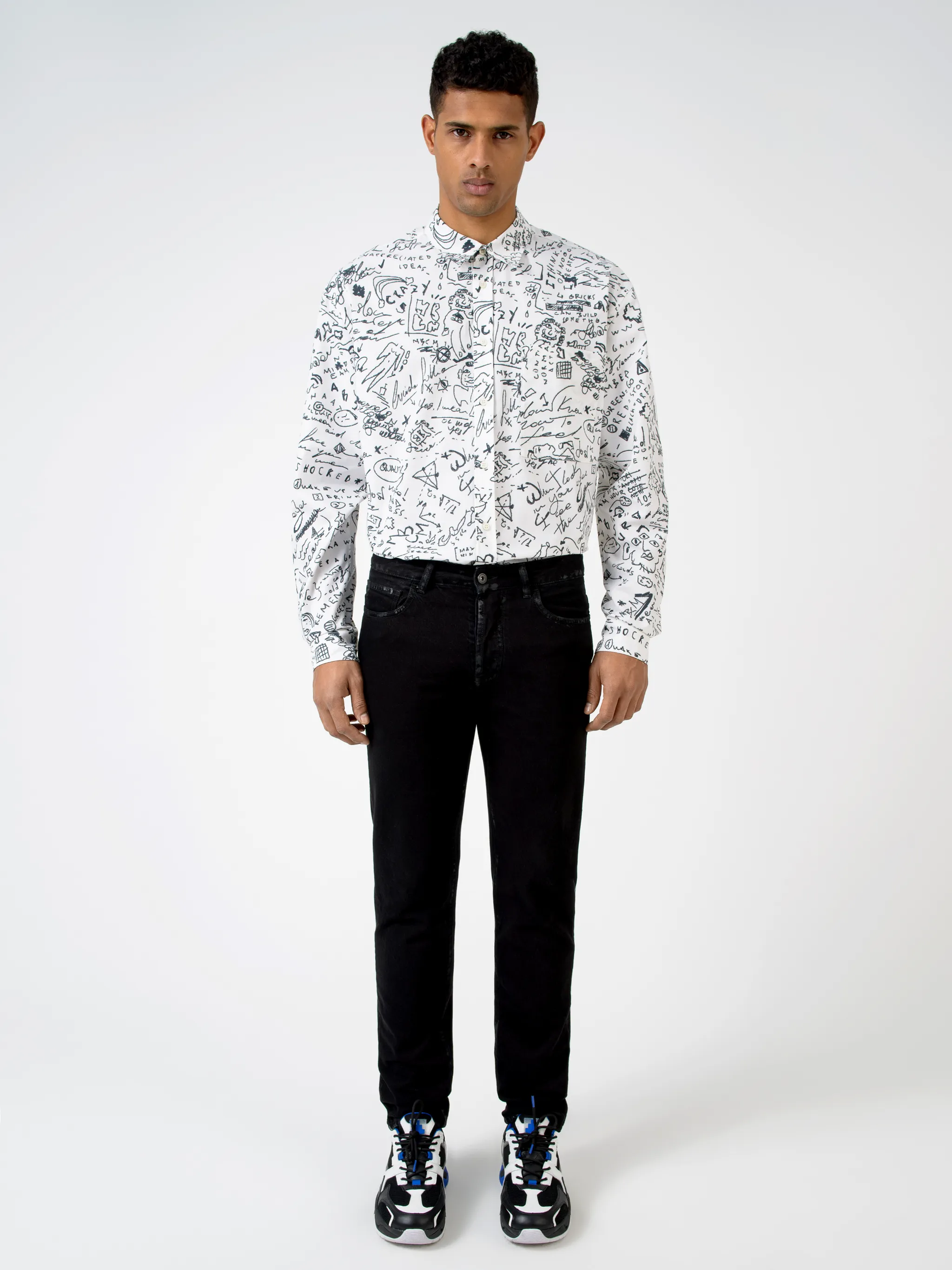 Black cotton-blend Rural Cross slim-fit jeans from Marcelo Burlon County of Milan featuring logo print embellishment, slim cut, belt loops, front button fastening and classic five pockets.