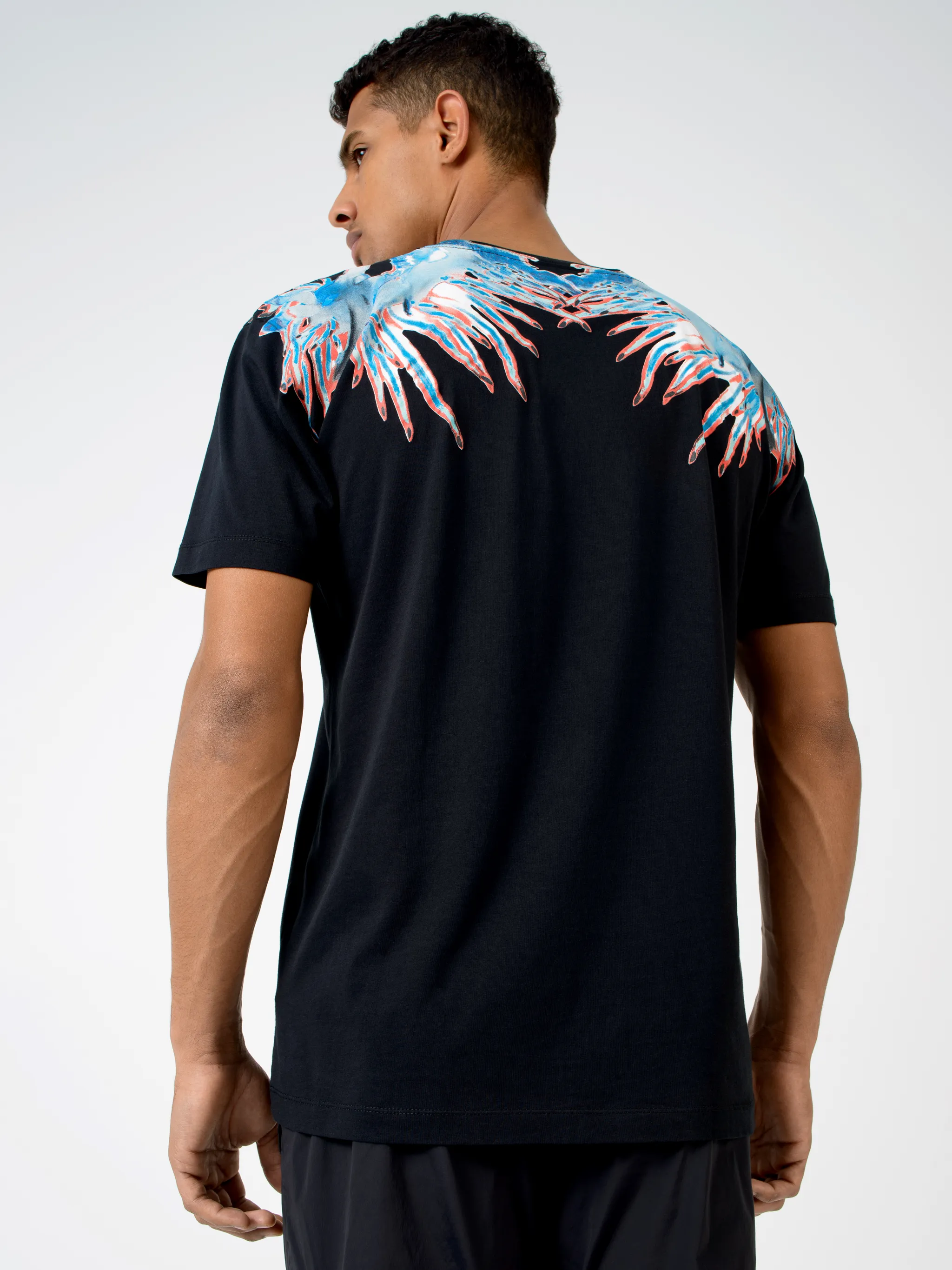 Black cotton Sea Snail-print T-shirt from Marcelo Burlon County of Milan featuring graphic print, round neck, short sleeves and straight hem.