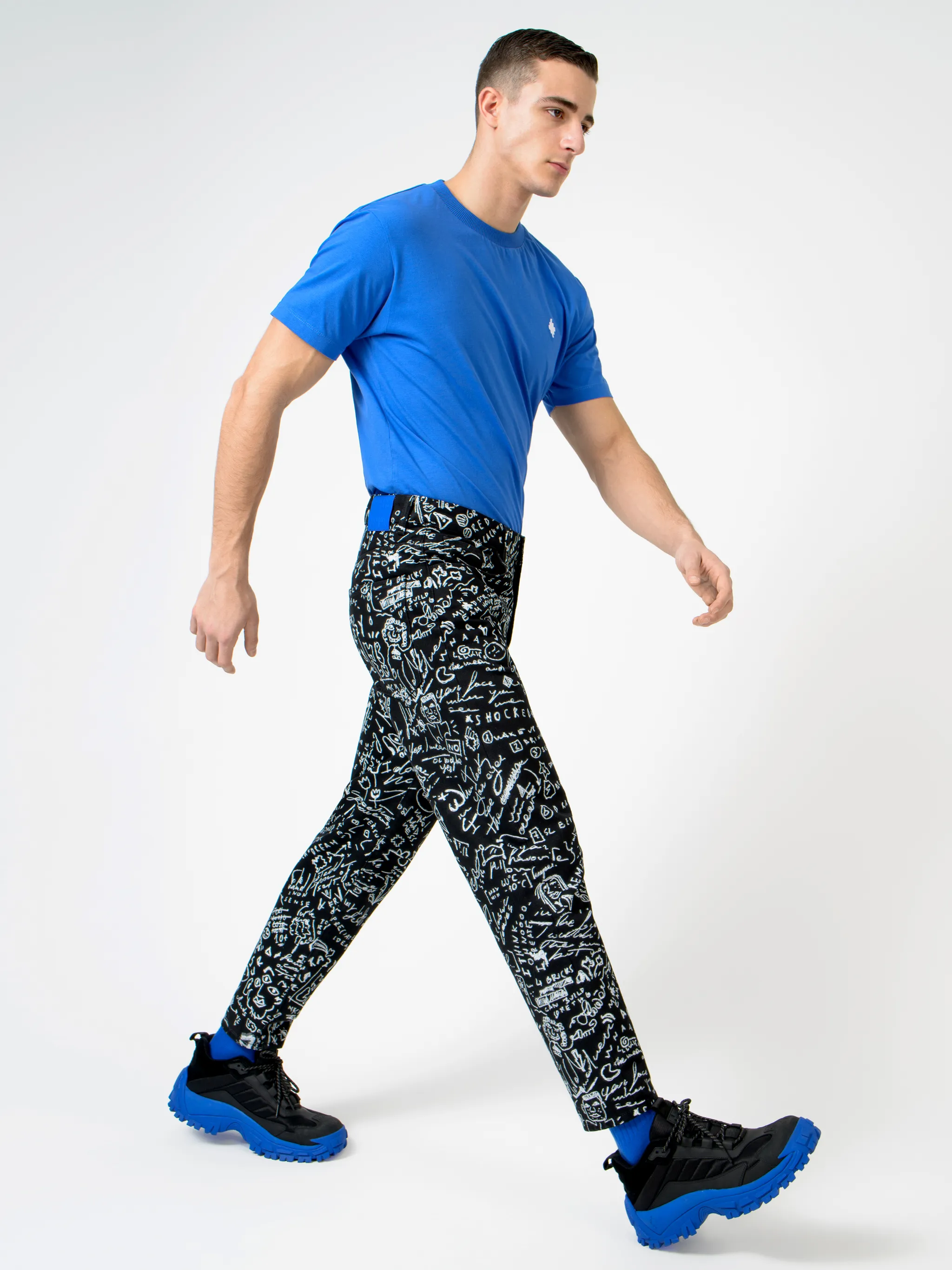 Black/white cotton-blend sketches print slim-fit jeans from Marcelo Burlon County of Milan featuring all-over logo print, slim cut, belt loops, front button fastening and tonal stitching.