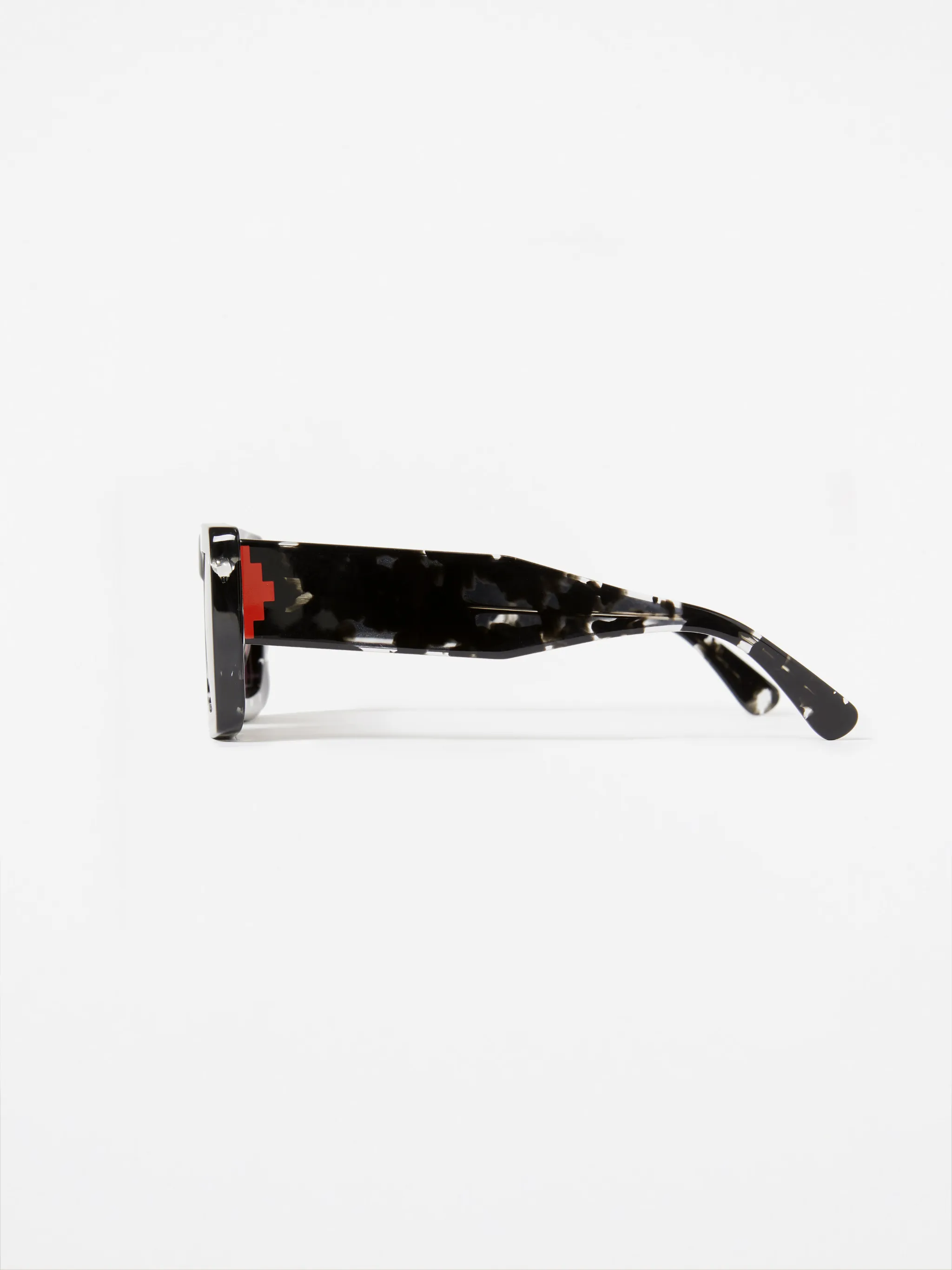 Black acetate marble rectangular-frame sunglasses from Marcelo Burlon County of Milan featuring marbled pattern, rectangle frame, mirrored lenses and curved tips. We know you'll look after them, but these glasses come with protection, just in case.