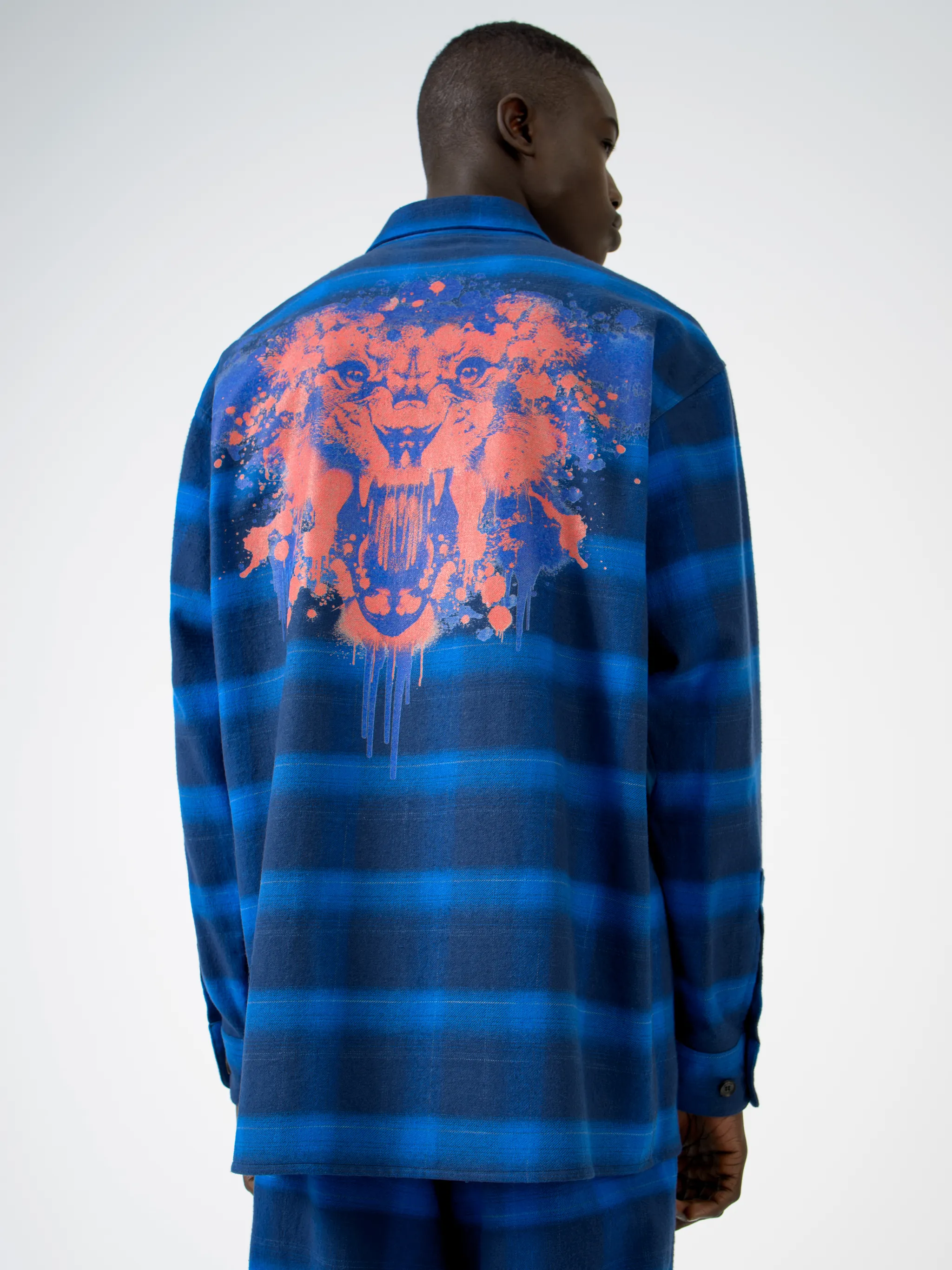 Blue/black cotton Tiger check-pattern shirt from Marcelo Burlon County of Milan featuring check pattern, tiger print, logo print at the chest, classic collar, front button fastening, long sleeves, buttoned cuffs and straight hem.