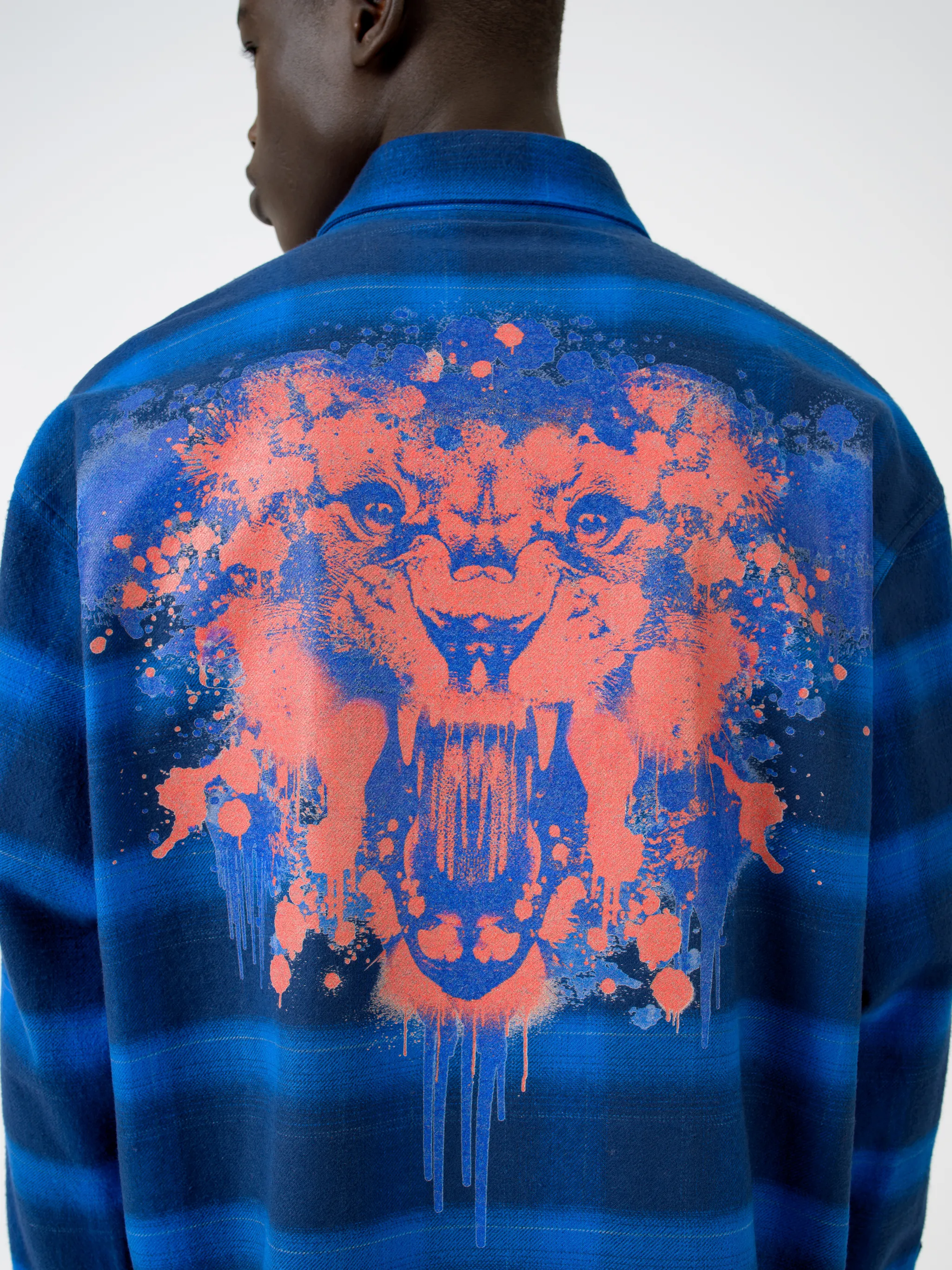 Blue/black cotton Tiger check-pattern shirt from Marcelo Burlon County of Milan featuring check pattern, tiger print, logo print at the chest, classic collar, front button fastening, long sleeves, buttoned cuffs and straight hem.
