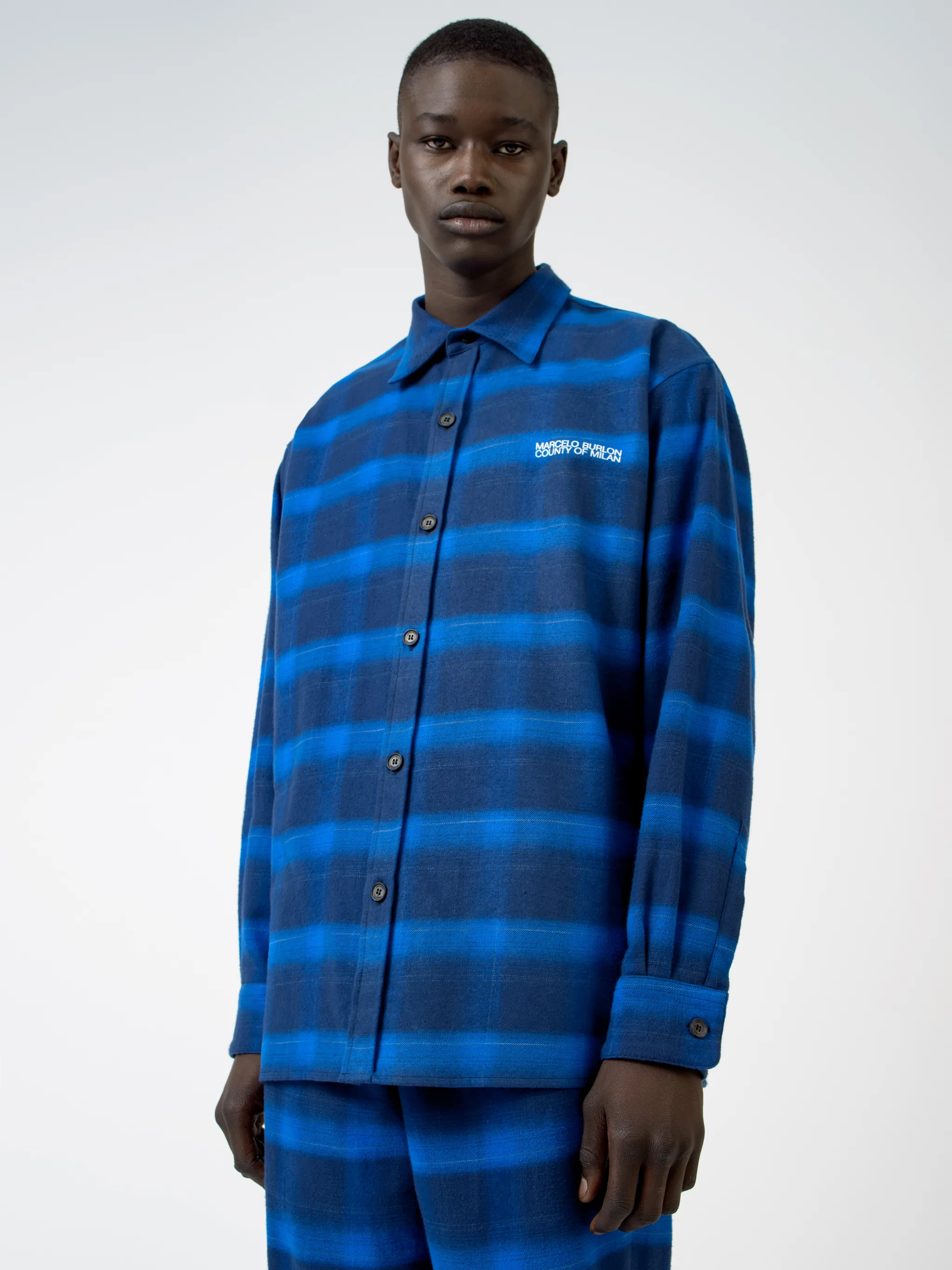 Blue/black cotton Tiger check-pattern shirt from Marcelo Burlon County of Milan featuring check pattern, tiger print, logo print at the chest, classic collar, front button fastening, long sleeves, buttoned cuffs and straight hem.