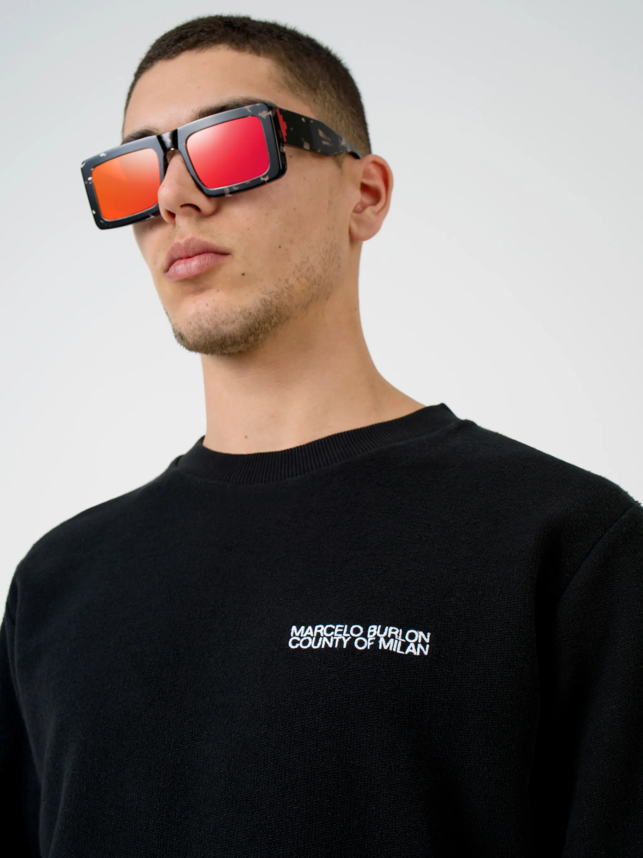 Black cotton Triangl Outline crew-neck jumper from Marcelo Burlon County of Milan featuring logo print at the chest, graphic print to the rear, crew neck, long sleeves and straight hem.