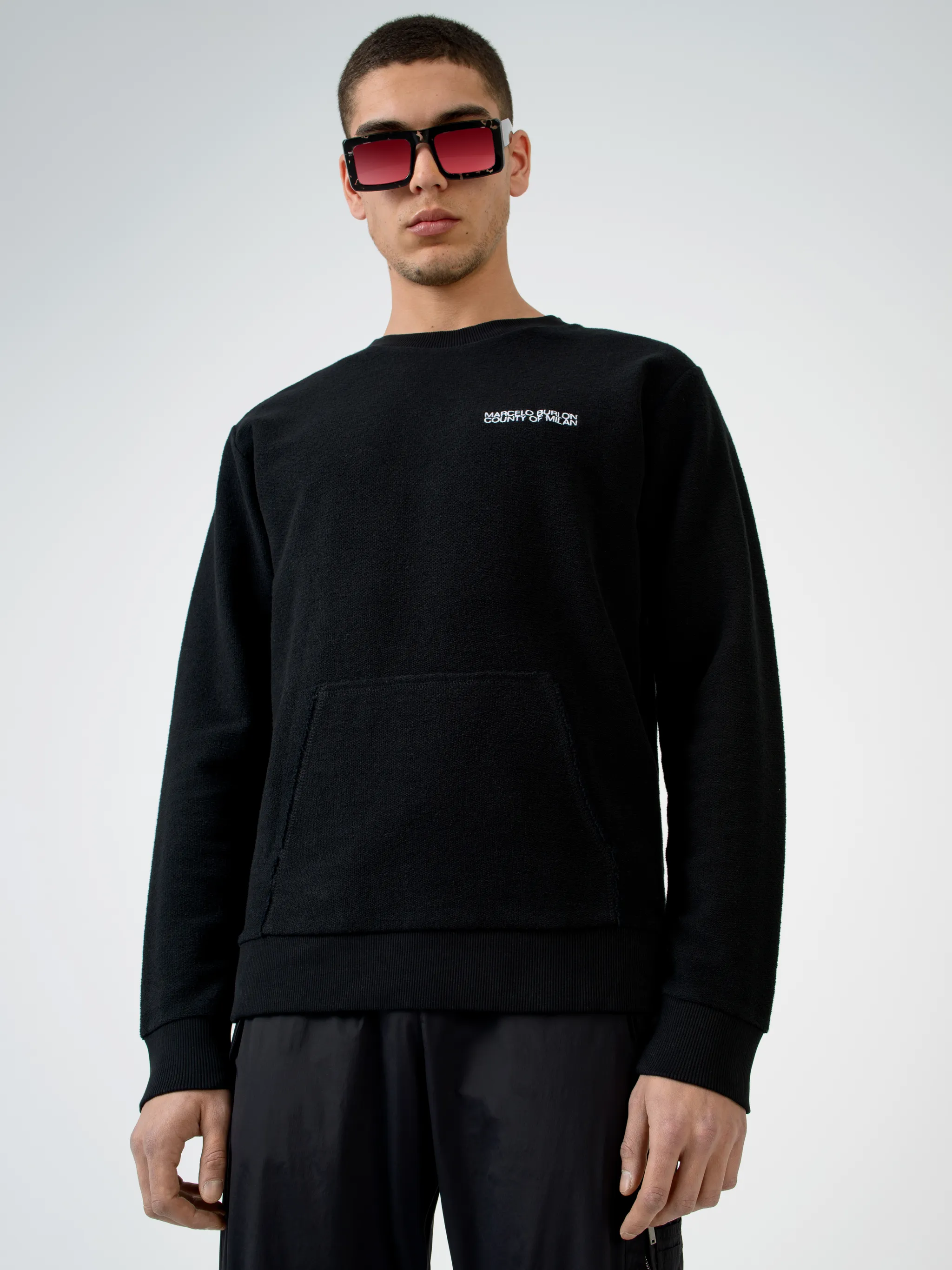 Black cotton Triangl Outline crew-neck jumper from Marcelo Burlon County of Milan featuring logo print at the chest, graphic print to the rear, crew neck, long sleeves and straight hem.