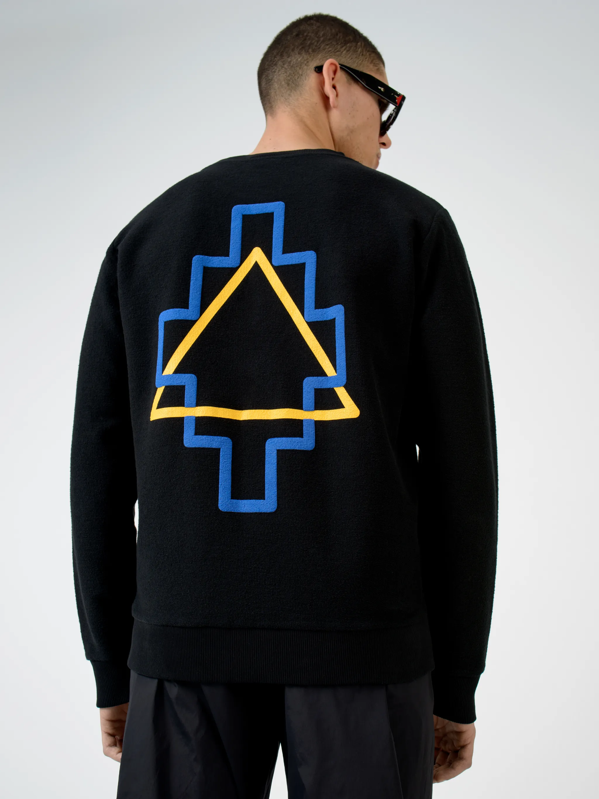 Black cotton Triangl Outline crew-neck jumper from Marcelo Burlon County of Milan featuring logo print at the chest, graphic print to the rear, crew neck, long sleeves and straight hem.