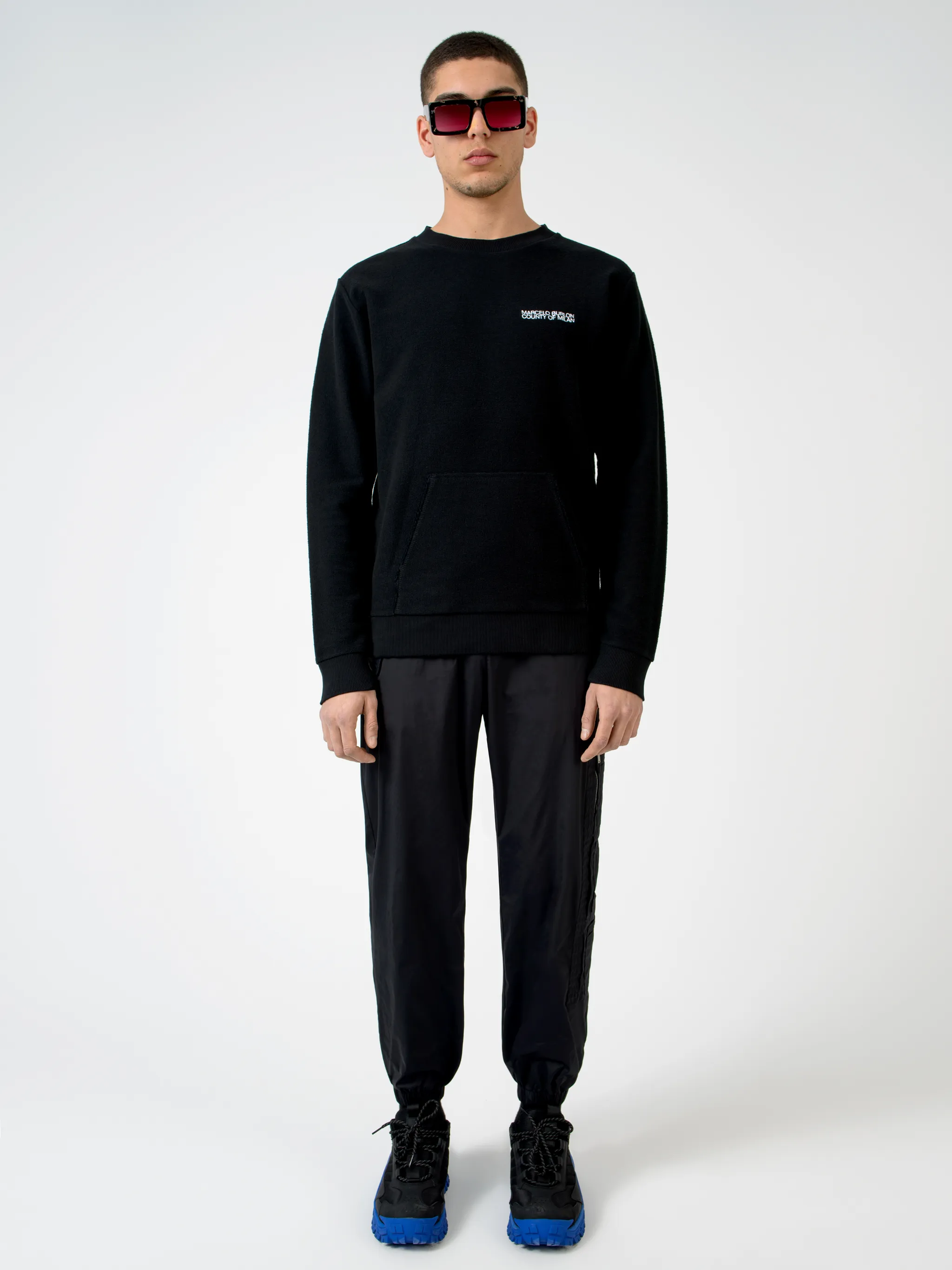 Black cotton Triangl Outline crew-neck jumper from Marcelo Burlon County of Milan featuring logo print at the chest, graphic print to the rear, crew neck, long sleeves and straight hem.