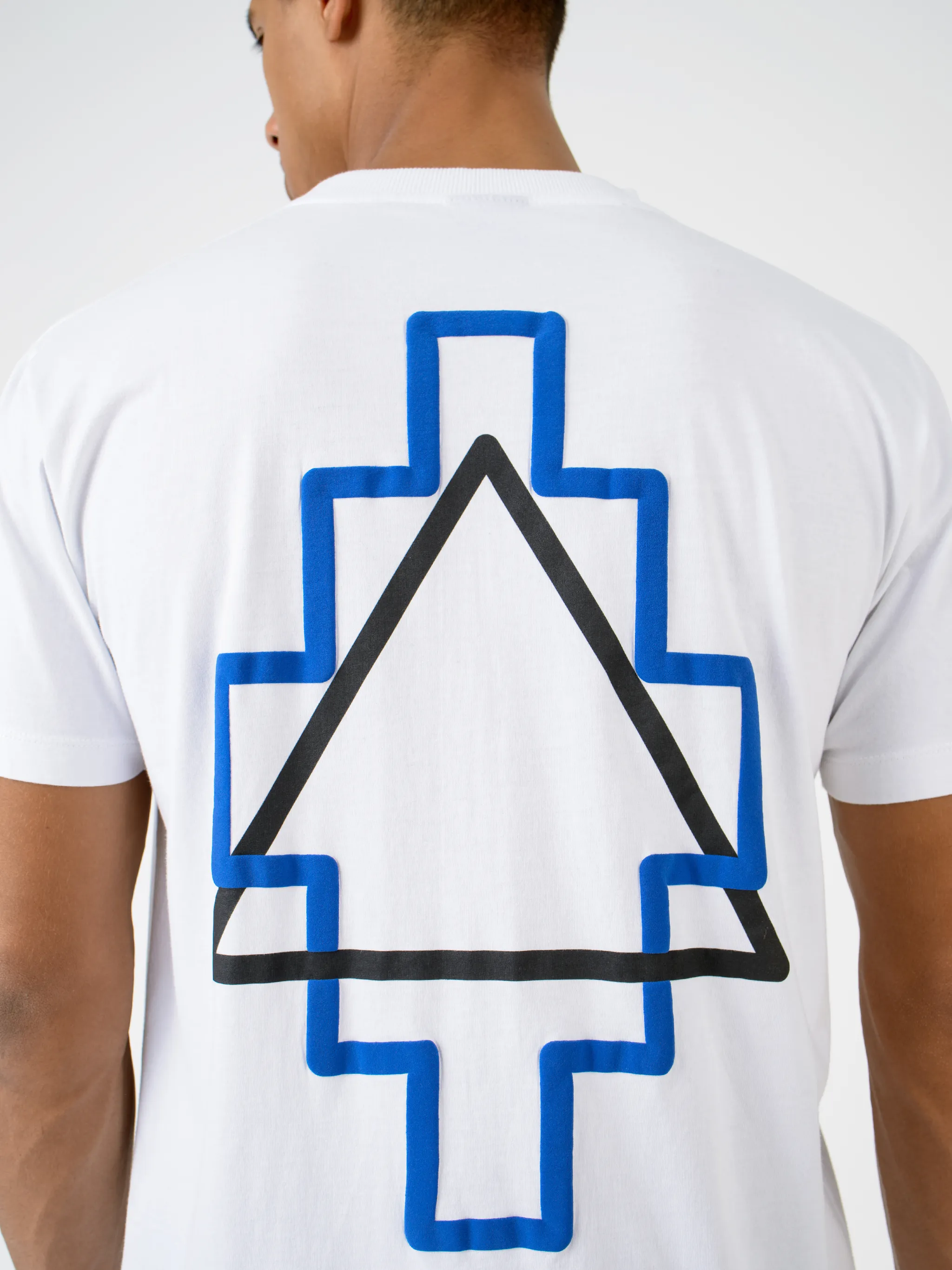 White cotton Triangle Outline crew-neck jumper from Marcelo Burlon County of Milan featuring logo print at the chest, graphic print to the rear, crew neck, short sleeves and straight hem.
