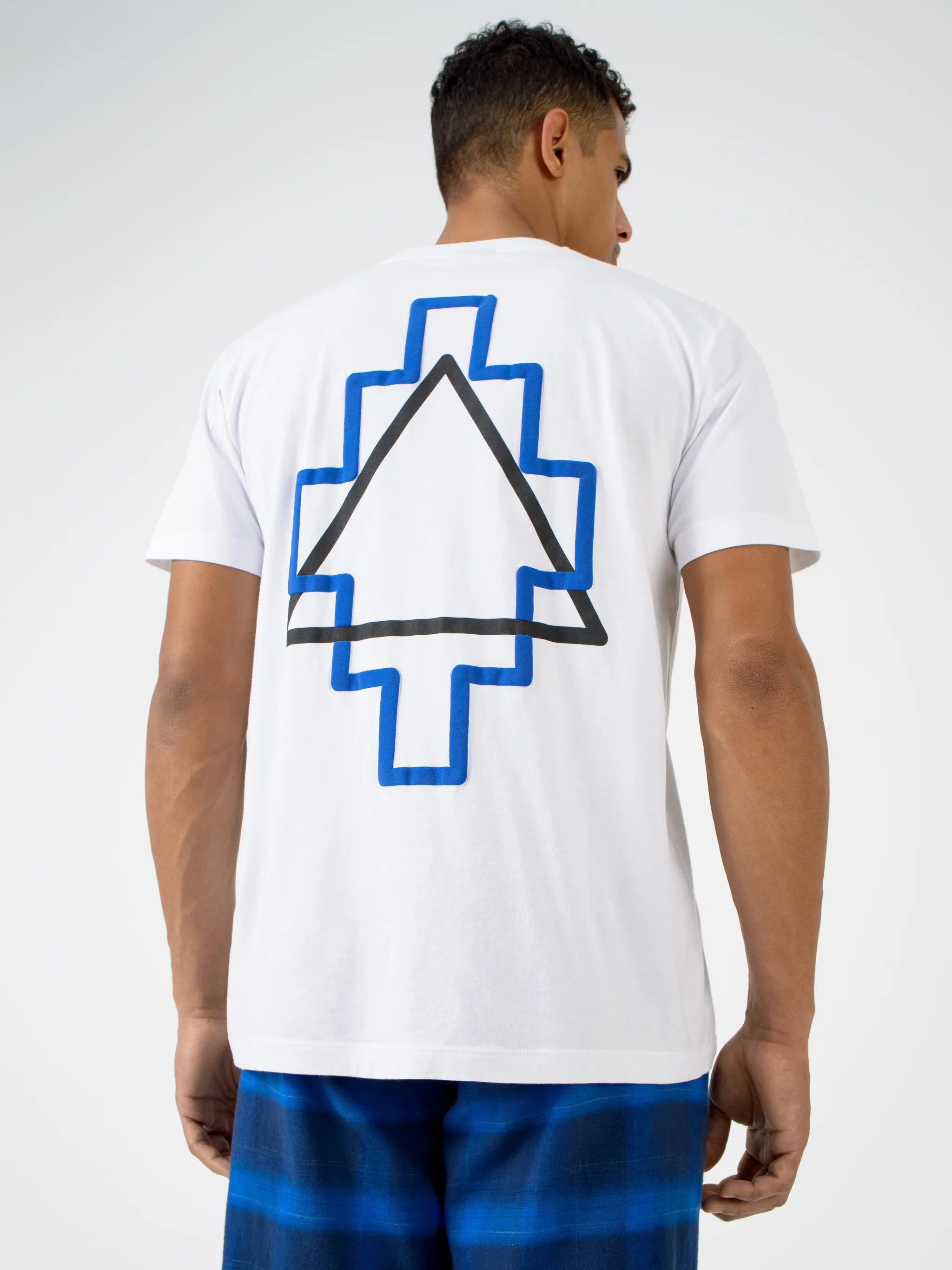 White cotton Triangle Outline crew-neck jumper from Marcelo Burlon County of Milan featuring logo print at the chest, graphic print to the rear, crew neck, short sleeves and straight hem.
