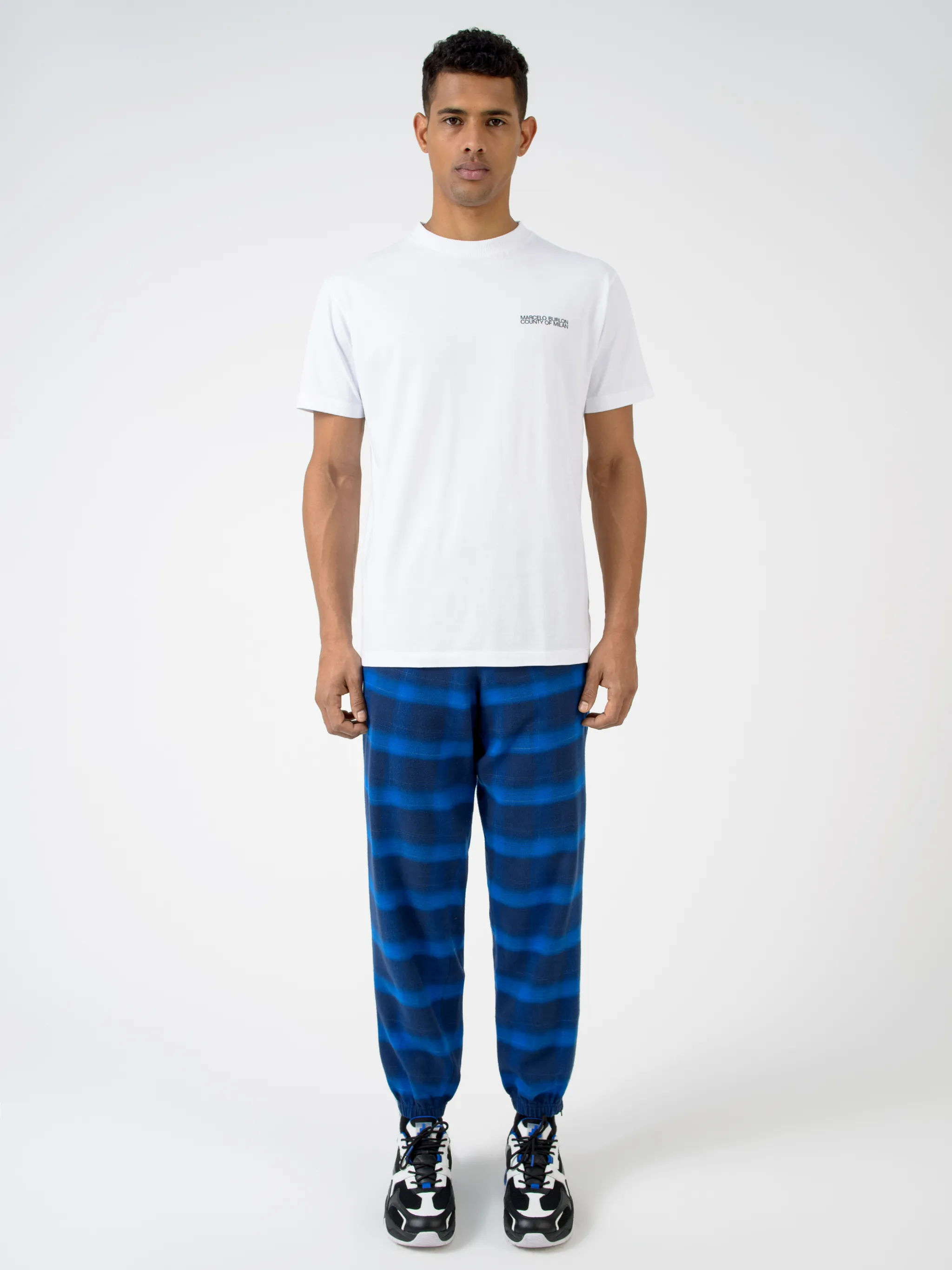 White cotton Triangle Outline crew-neck jumper from Marcelo Burlon County of Milan featuring logo print at the chest, graphic print to the rear, crew neck, short sleeves and straight hem.