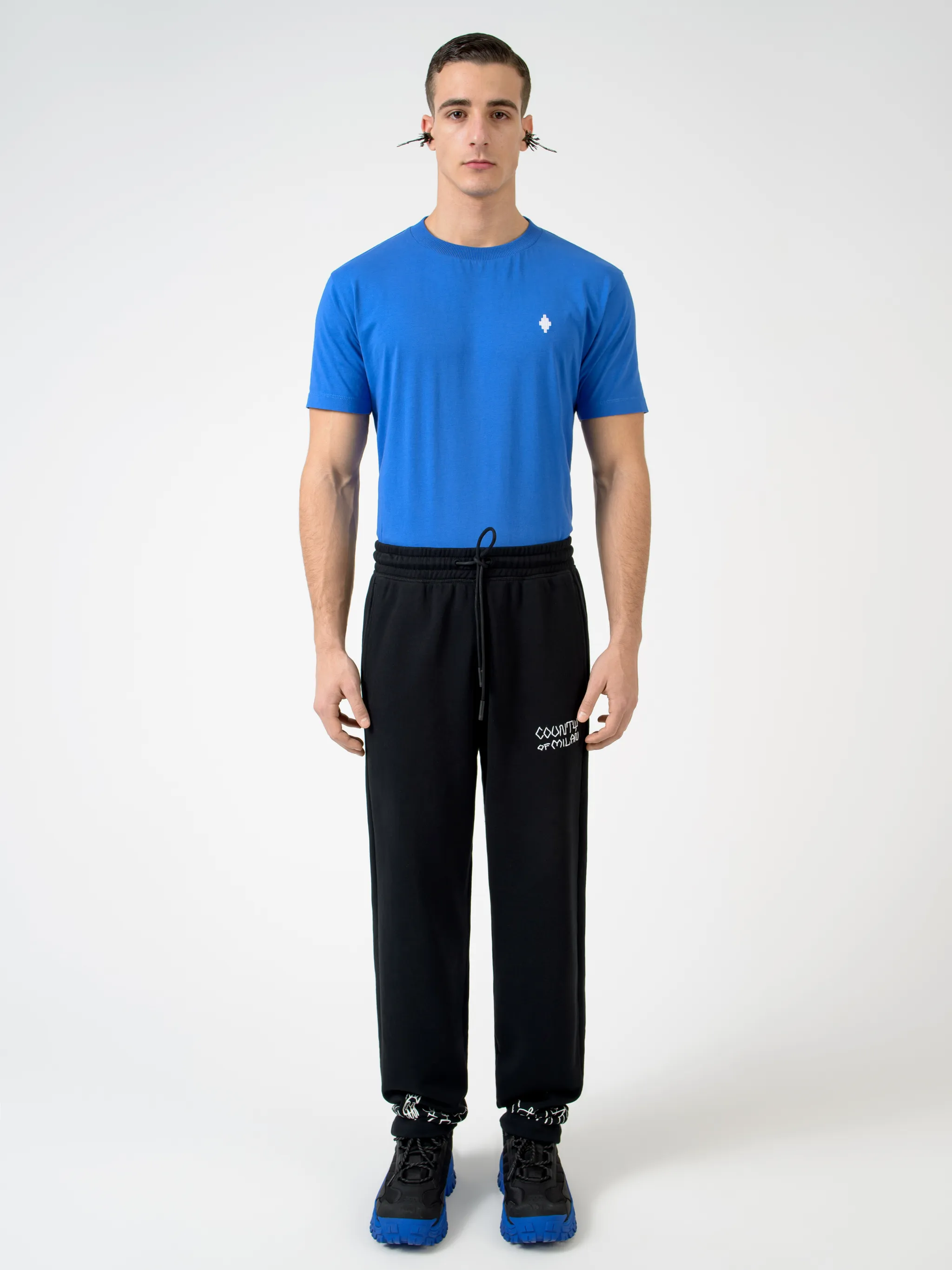 Comfort is key. These black cotton embroidered sweatpants from Marcelo Burlon County of Milan will ensure you look as good as you feel. That's Sunday's outfit sorted. Featuring an elasticated drawstring waist, side pockets, a tapered leg and an embroidered design.