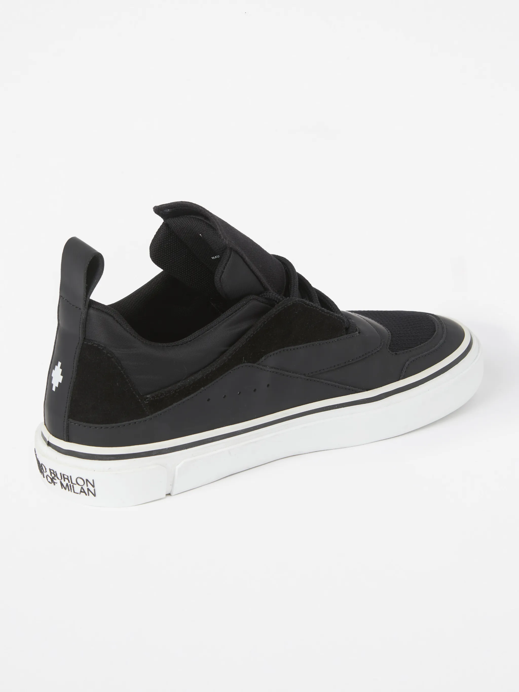 Black/white leather/cotton Wings-print low-top sneakers from Marcelo Burlon County of Milan featuring wings print, logo print to the rear, panelled design, logo-print tongue, pull-tab at the heel, round toe, front lace-up fastening and rubber sole.