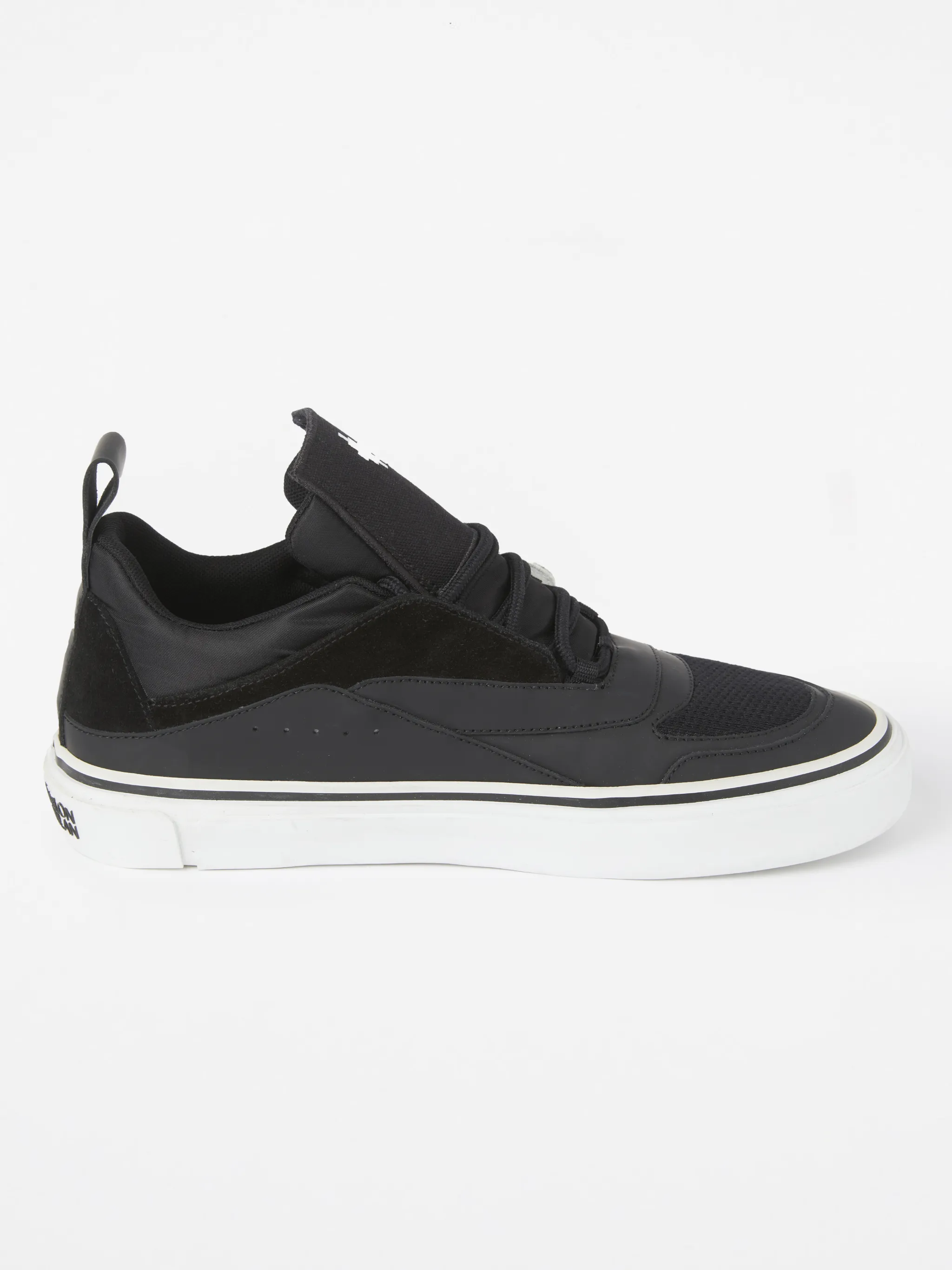 Black/white leather/cotton Wings-print low-top sneakers from Marcelo Burlon County of Milan featuring wings print, logo print to the rear, panelled design, logo-print tongue, pull-tab at the heel, round toe, front lace-up fastening and rubber sole.