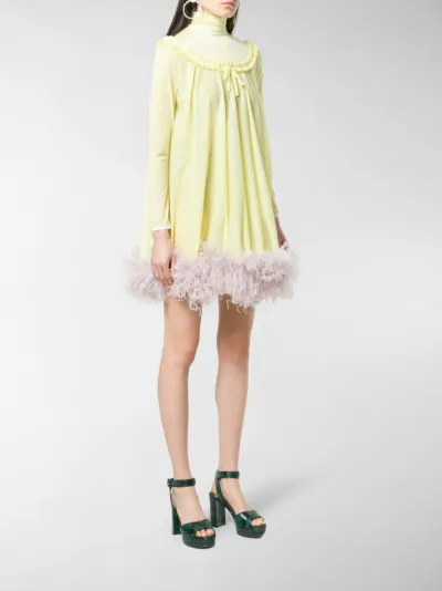 Miu Miu Abito con piume sul fondo giallo | MODES