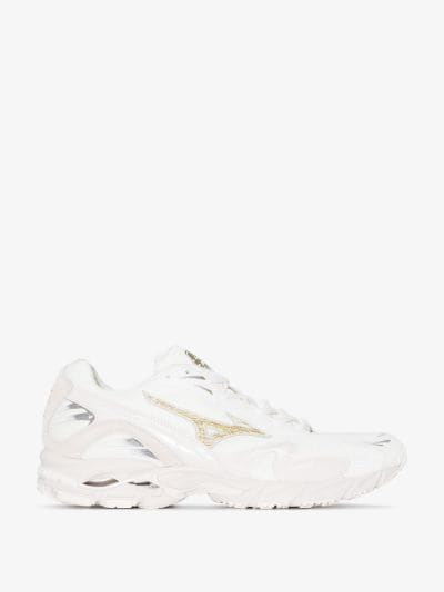 mizuno white sneakers
