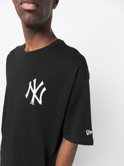 New era MLB New York Yankees Big Logo Oversized Short Sleeve T-Shirt Black