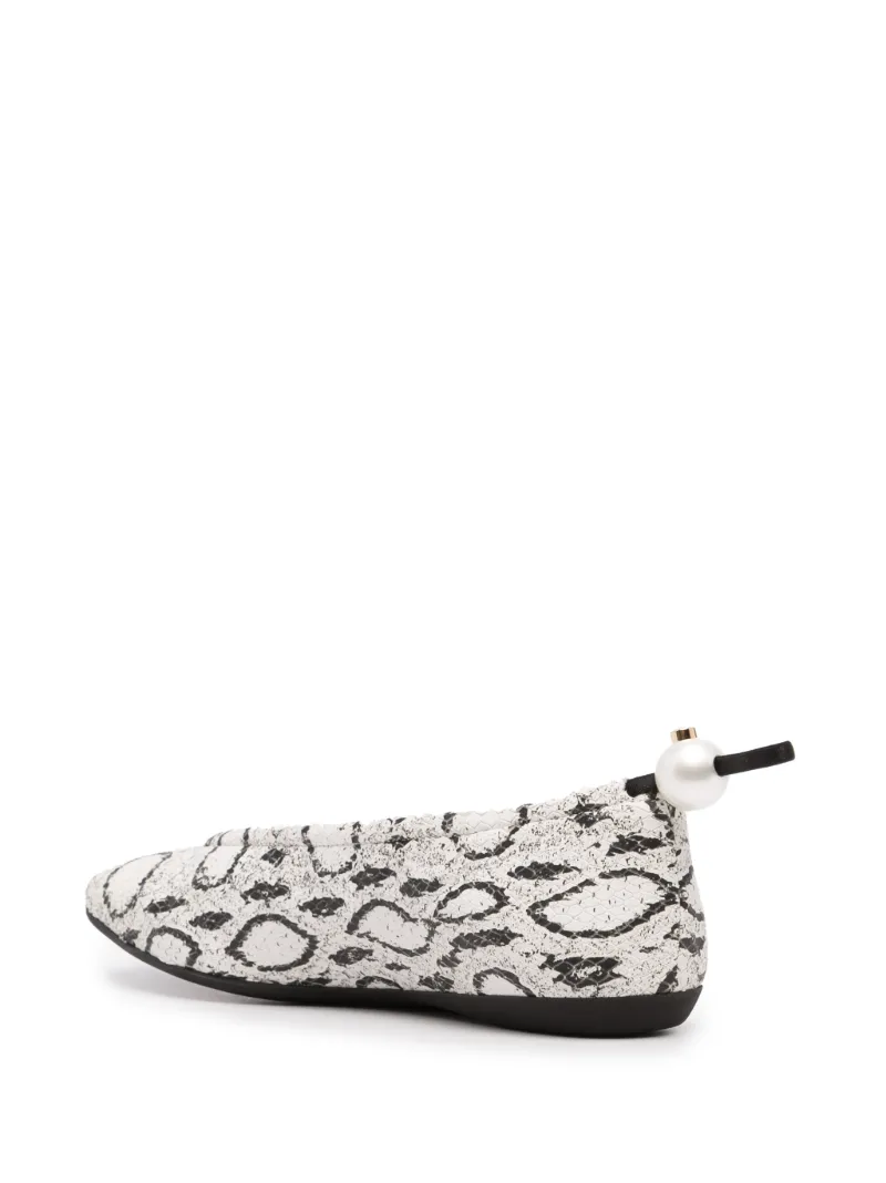 bailarinas DELFI con estampado de serpiente in natural | Nicholas Kirkwood