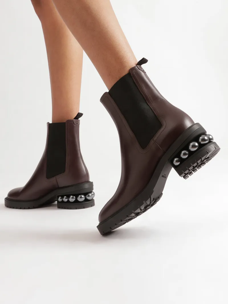 botas chelsea CASATI con tacón de 35mm in marrón | Nicholas Kirkwood
