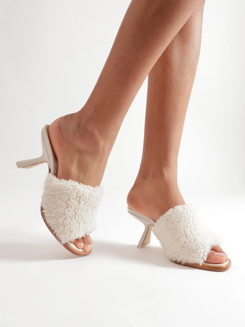mules ALBA con tacón de 70mm in blanco | Nicholas Kirkwood