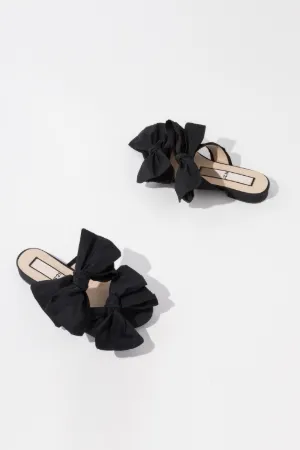 Bow-embellished sandals