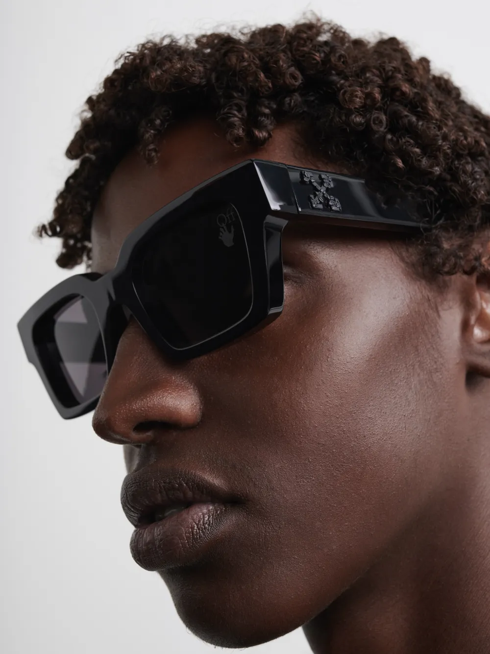 Off-White Arthur Sunglasses - Black / Dark Grey – Kith