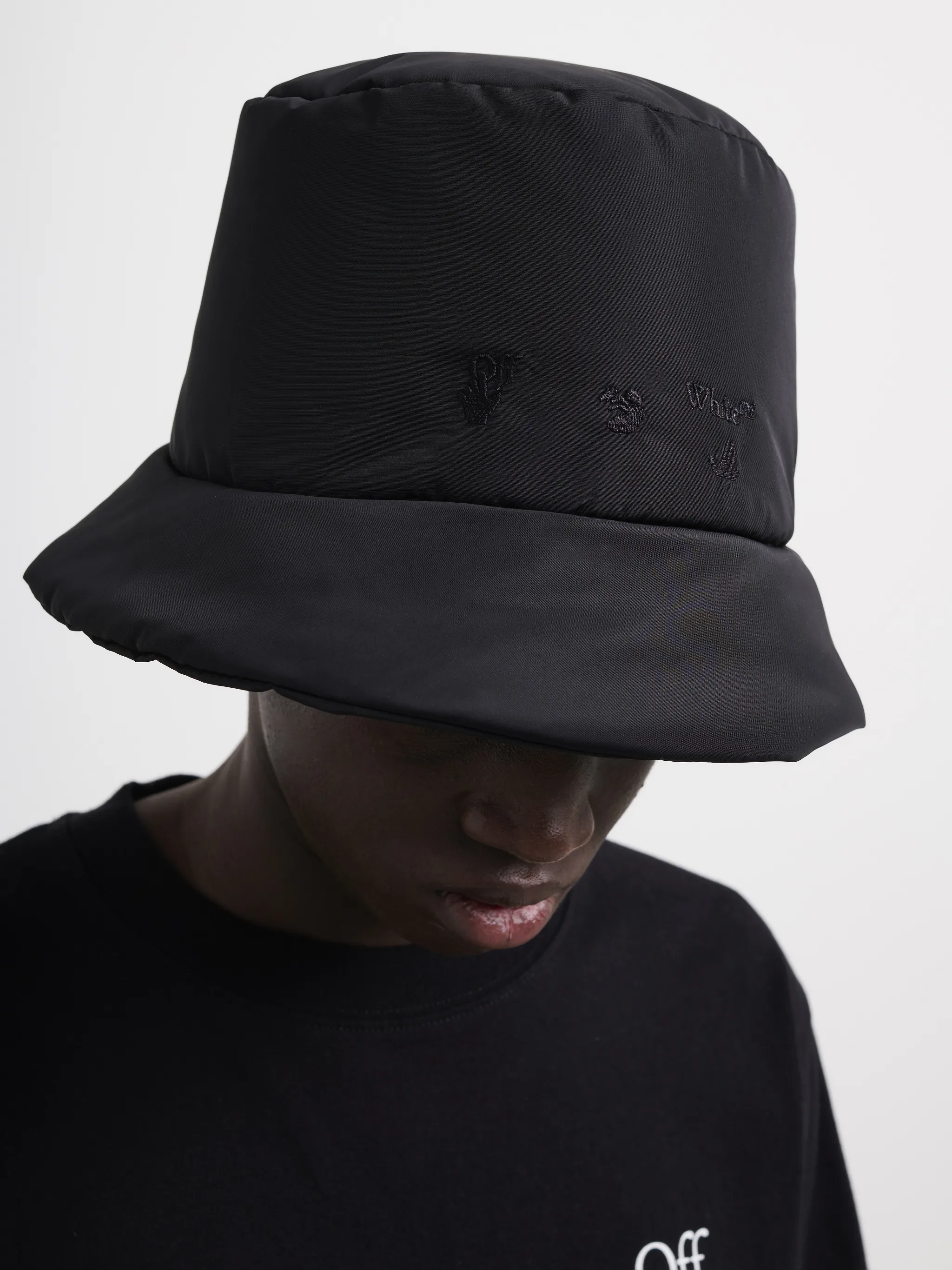 Bucket-Hut mit Logo