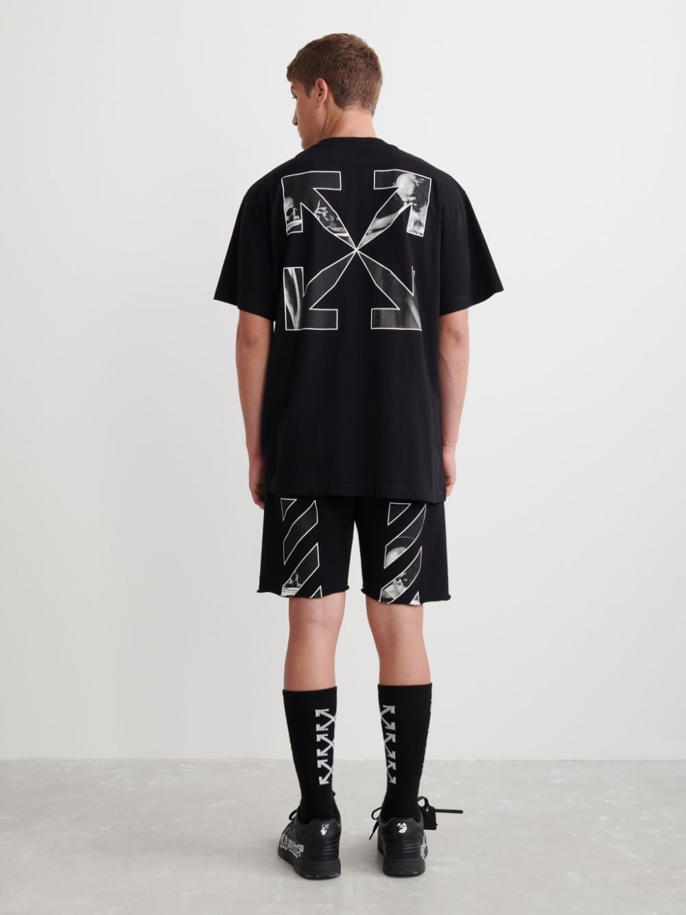 CARAVAGGIO ARROW OVER S/S TEE in black | Off-White™ Official GB