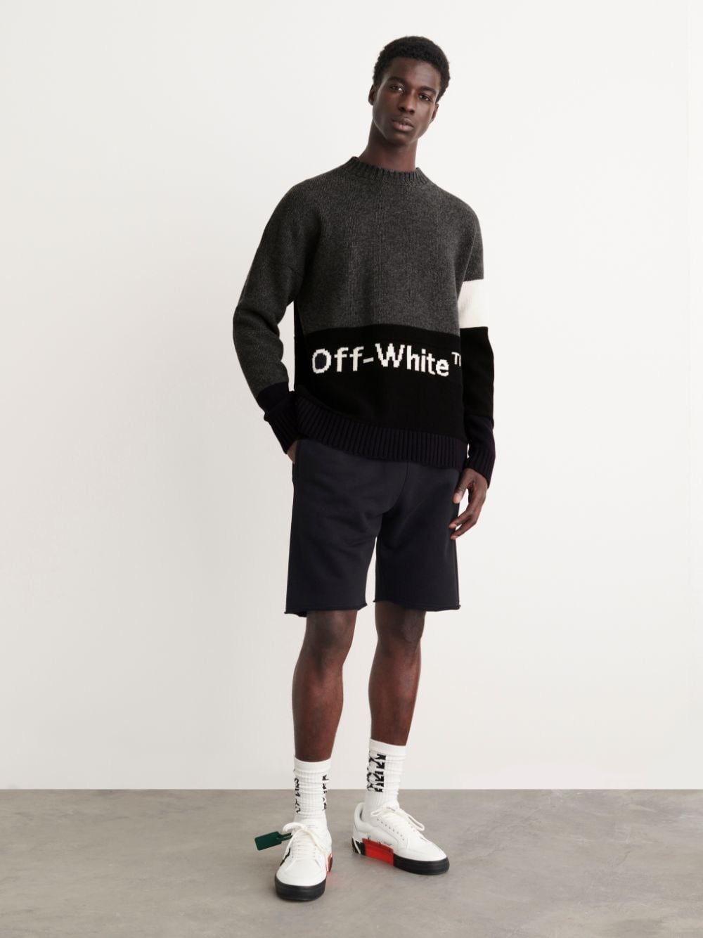 Crew necks Off-White - Short-sleeved crewneck - OMHA154F22KNI0010303