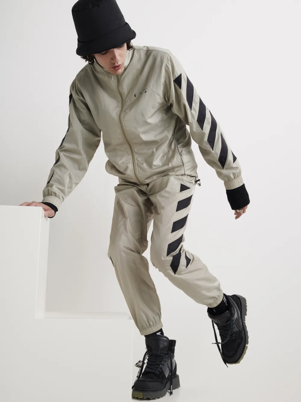 off white plot twist