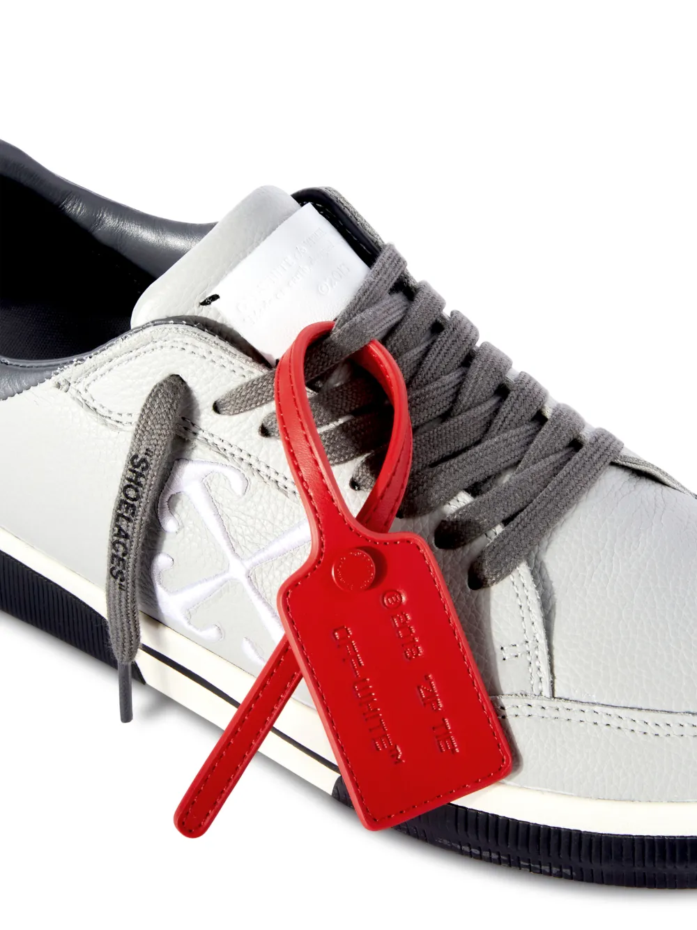 【Off-White】Low Vulcanized Sneakers ローカット スニーカー Off-White New Low Vulcanized Canvas Sneakers | Saks Fifth Avenue