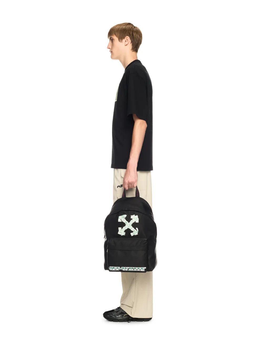 Rucksack mit Geld-Pfeil