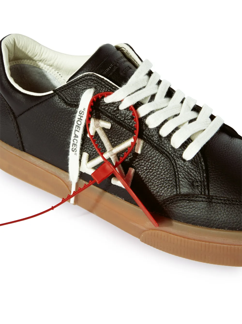 SCHWARZ/ELFENBEIN VULKANISIERTES LEDERSNEAKER