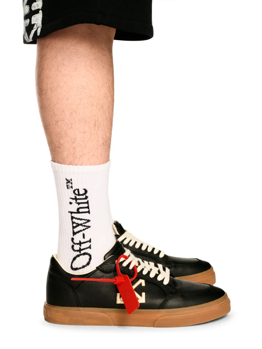 SCHWARZ/ELFENBEIN VULKANISIERTES LEDERSNEAKER