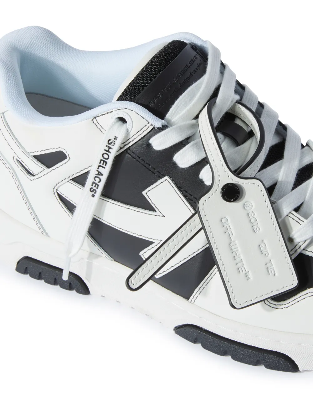 SCHWARZ/WEISSE OUT OF OFFICE SNEAKER