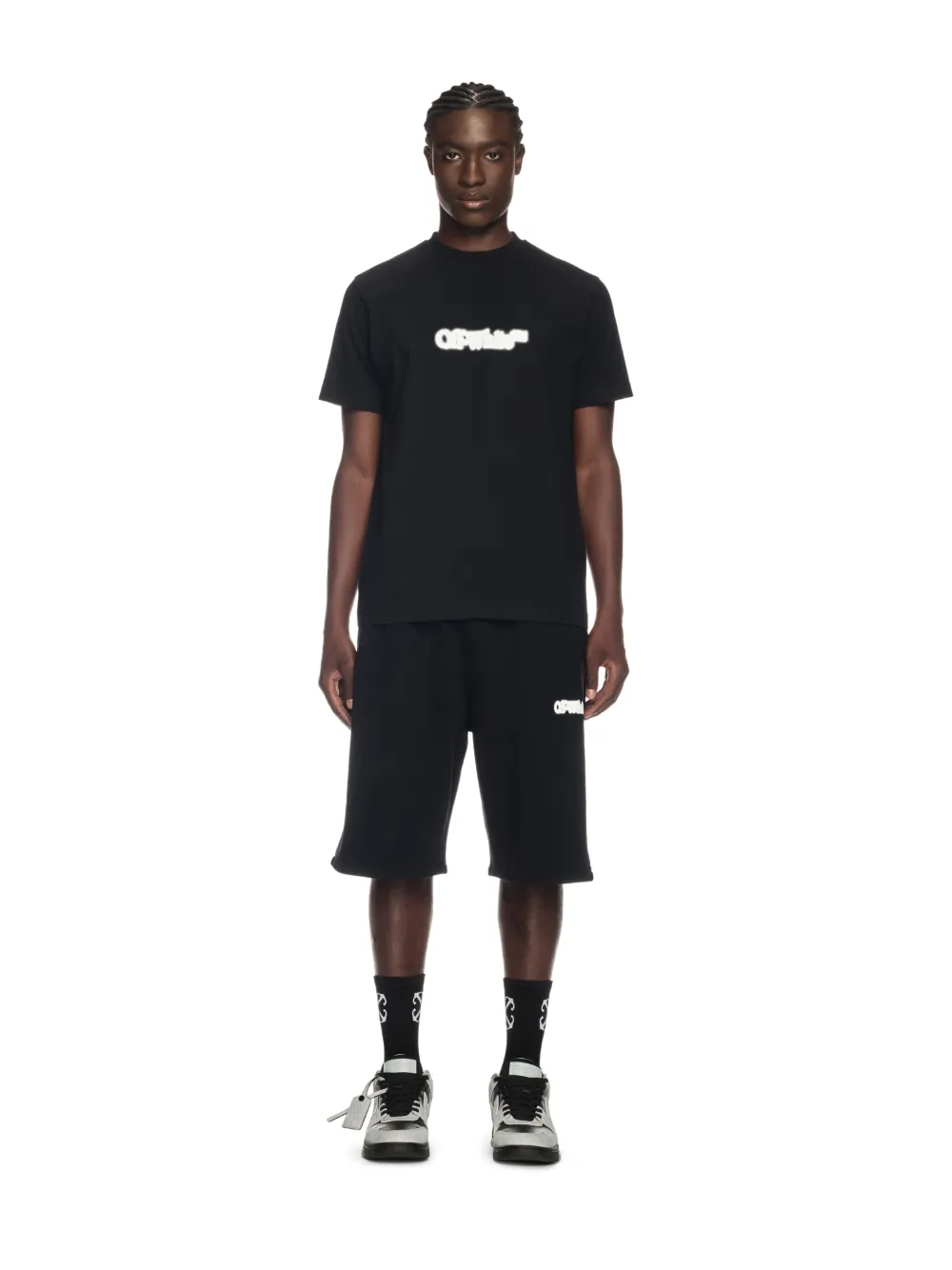 Schwarzes T-Shirt mit gesprühtem Pfeil-Motiv